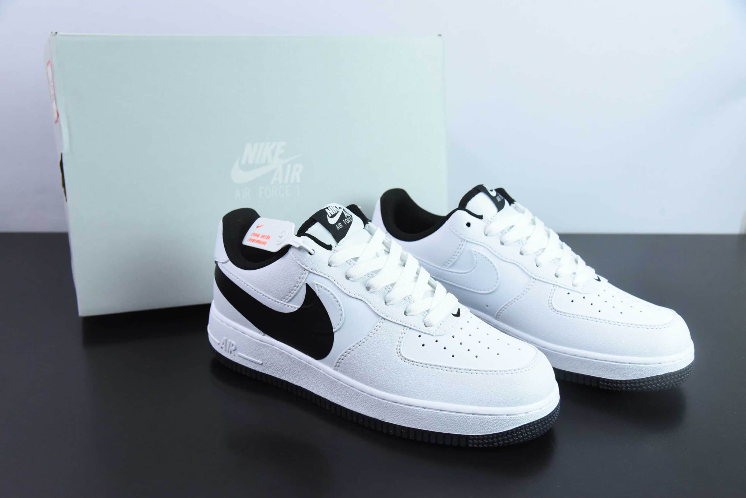 耐克Nike Air Force 1 Low 白黑涂鸦大勾空军一号低帮休闲板鞋纯原版本 货号：FQ4118-100 