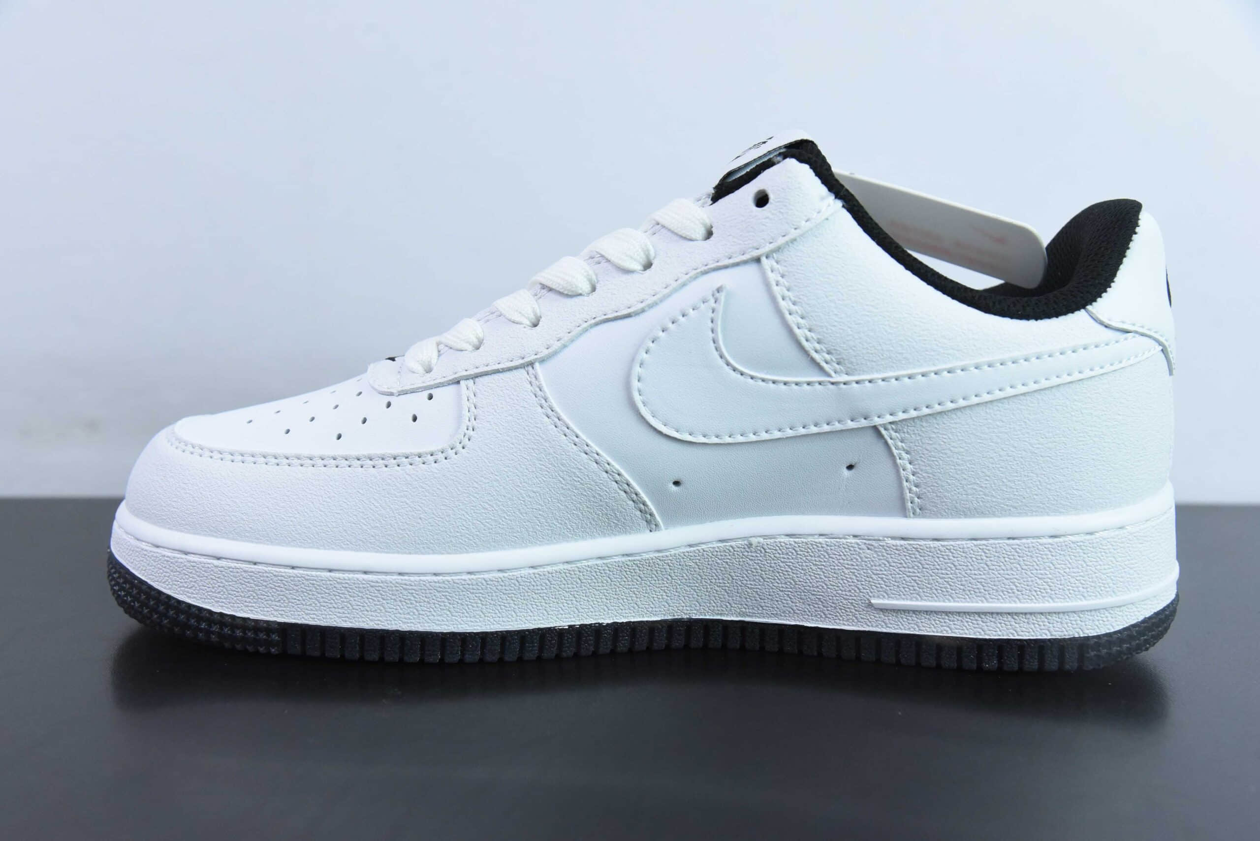 耐克Nike Air Force 1 Low 白黑涂鸦大勾空军一号低帮休闲板鞋纯原版本 货号：FQ4118-100 