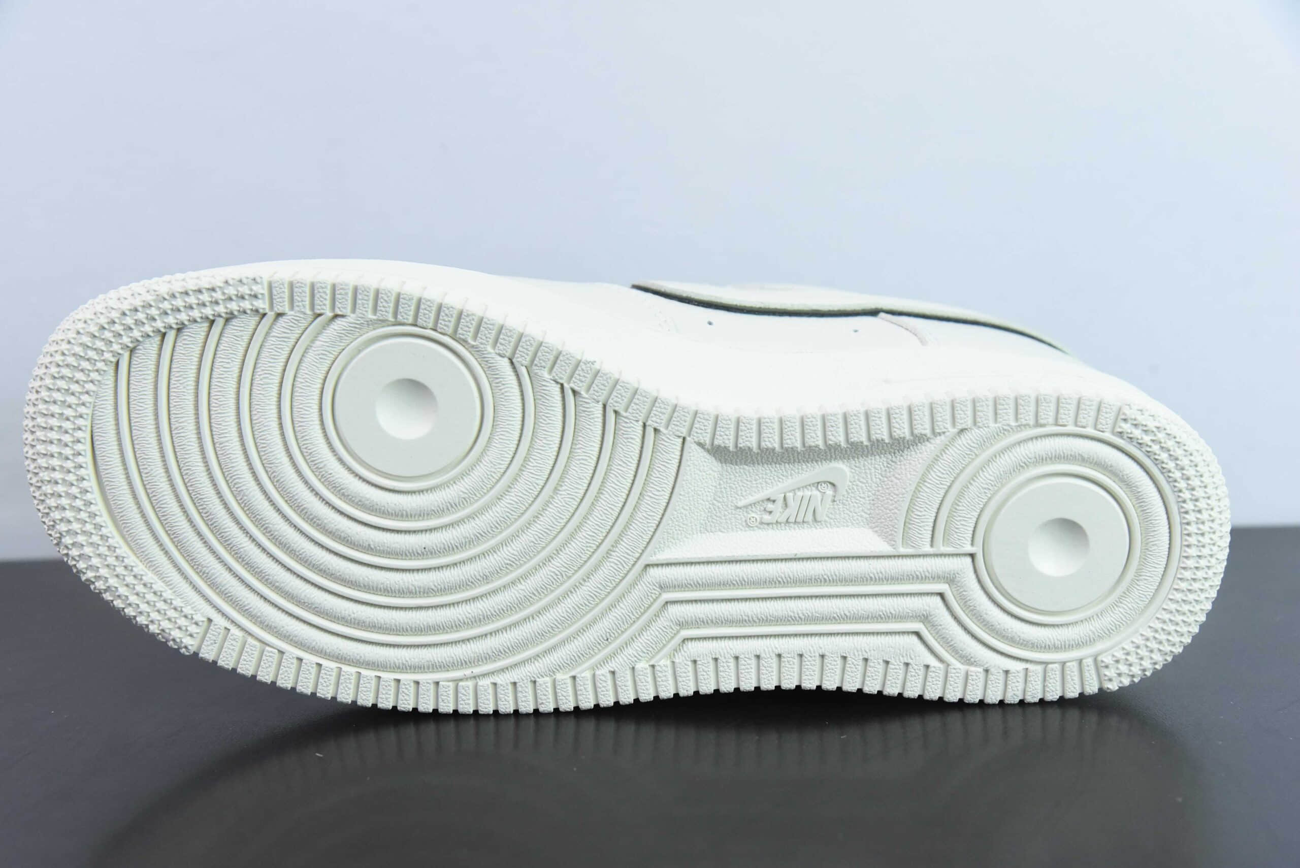 耐克Nike Air Force 1 '07 Low 米白绿空军一号低帮百搭休闲运动板鞋纯原版本 货号：MJ0319-022 