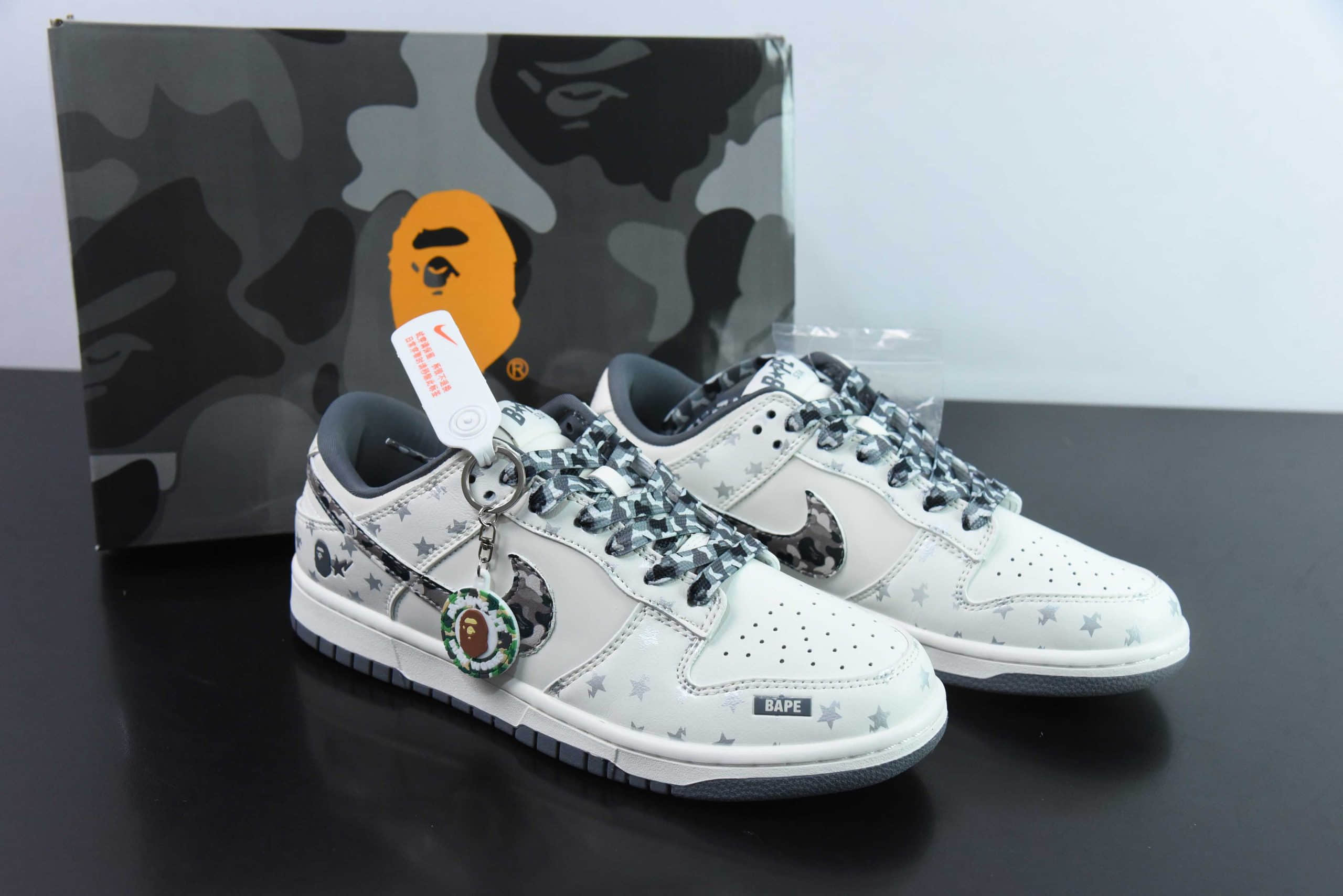 耐克Nike SB Dunk Low BAPE联名米灰迷彩勾周年高端定制SB低帮休闲板鞋纯原版本 货号：DQ1098-351