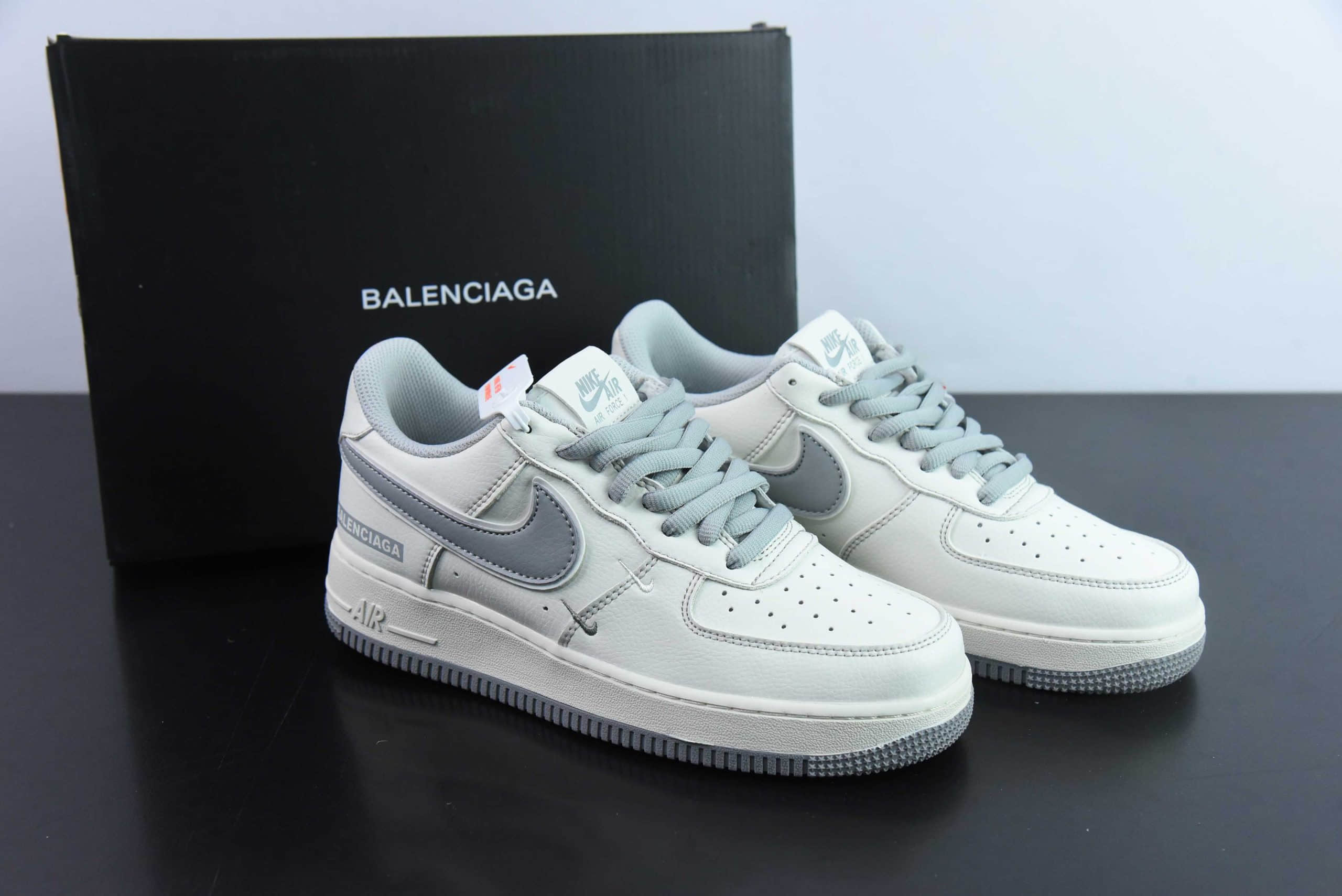 耐克Nike BALENCIAGA x Nk Air Force 1'07 Low 巴黎世家联名三勾米灰空军一号低帮休闲板鞋纯原版本 货号：FR0538-091