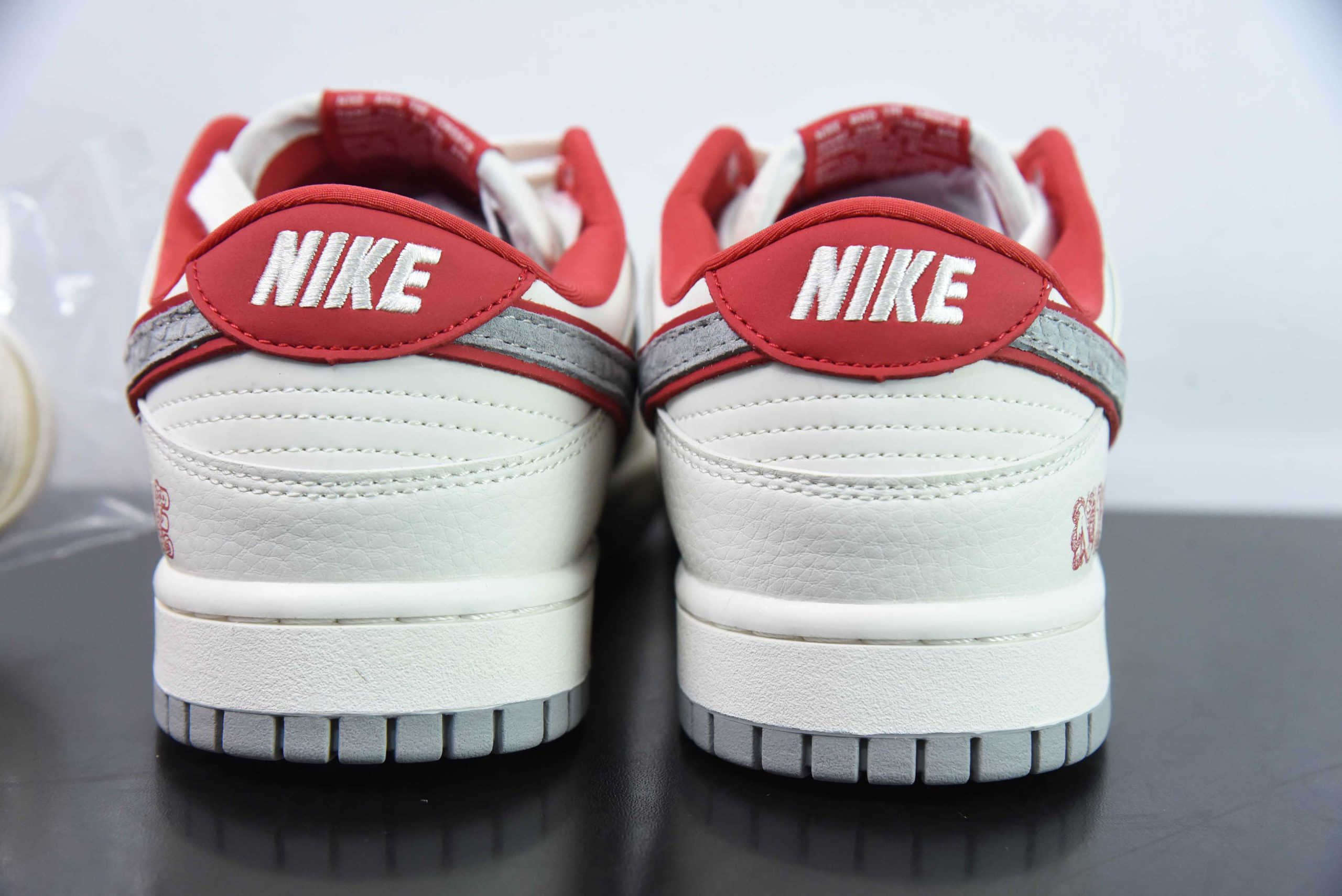 耐克 Nike SB Dunk Low“龙年限定米灰勾龙吟” 周年高端定制SB低帮休闲板鞋纯原版本 货号：DQ1098-366 