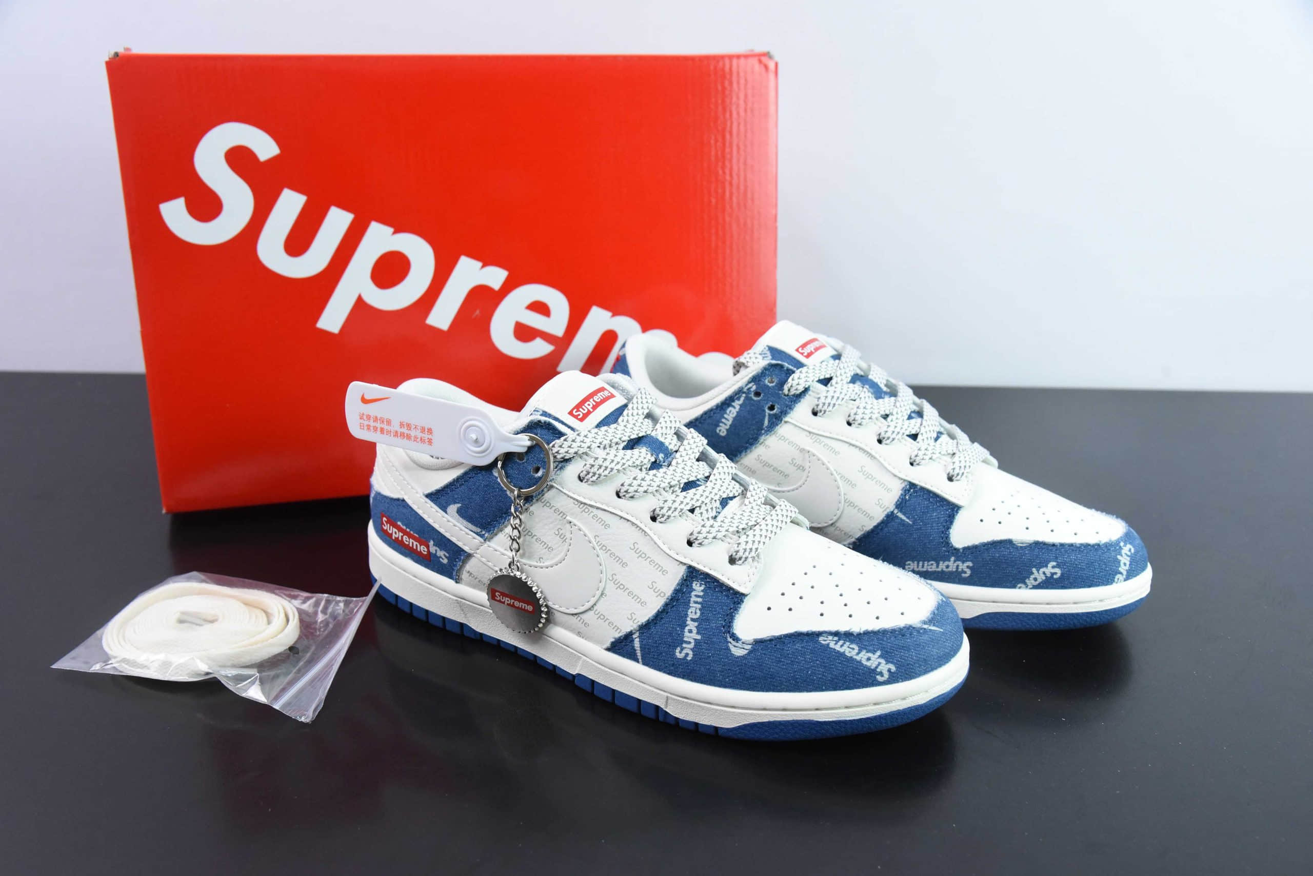 耐克Nike Dunk Low Supreme联名弹幕蓝牛仔周年高端定制SB低帮休闲板鞋纯原版本 货号：FC1688-194 
