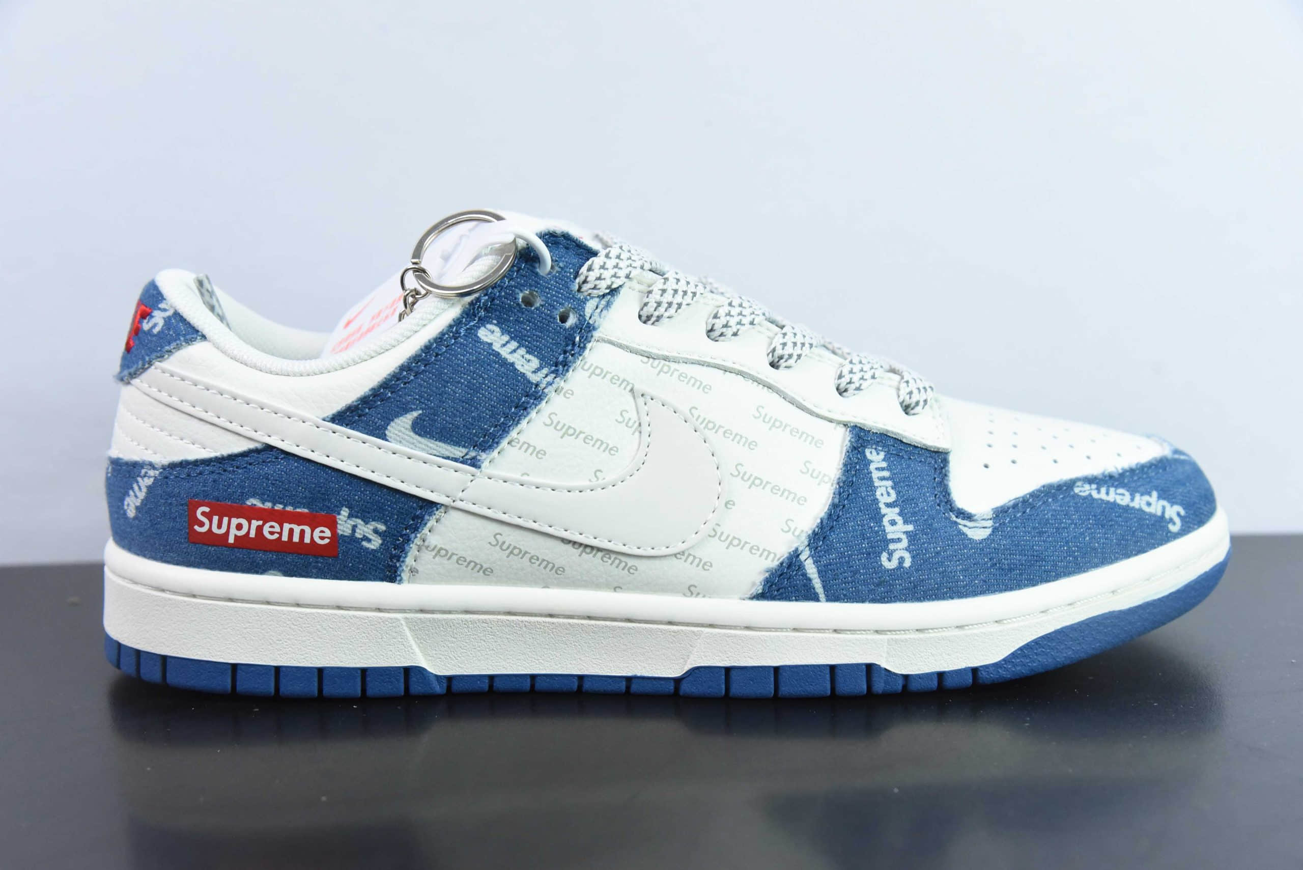 耐克Nike Dunk Low Supreme联名弹幕蓝牛仔周年高端定制SB低帮休闲板鞋纯原版本 货号：FC1688-194 