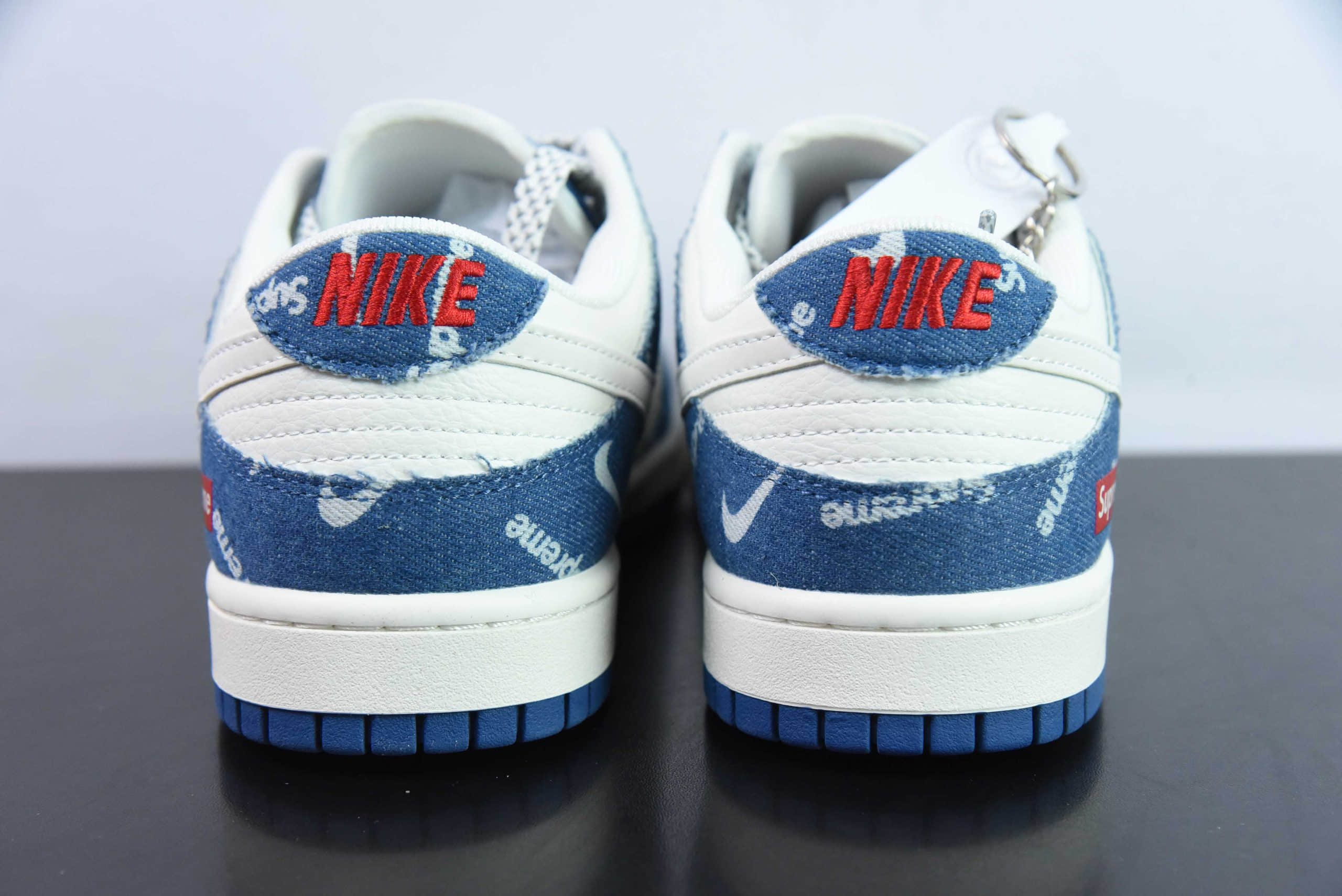 耐克Nike Dunk Low Supreme联名弹幕蓝牛仔周年高端定制SB低帮休闲板鞋纯原版本 货号：FC1688-194 