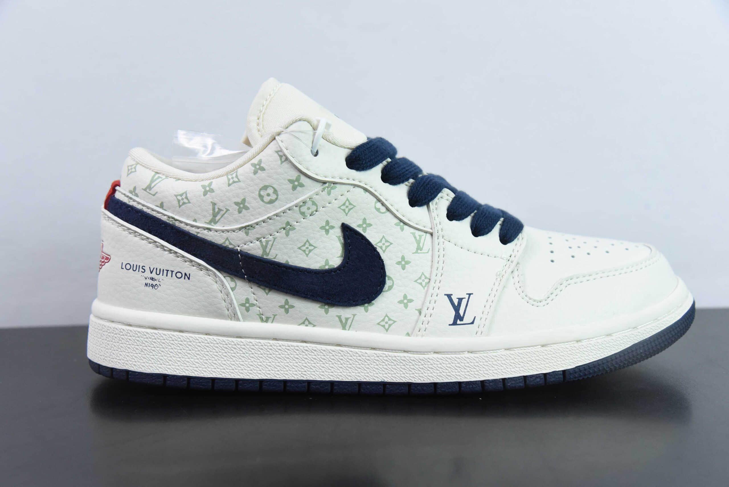 乔丹Louis Vuitton x Travis Scott x Nike Air Jordan 1 Low OG SPBlackBeige LV MonogramAJ1联名米白深灰LV印花经典低帮文化百搭休闲运动篮球鞋纯原版本 货号：WG8850-001 