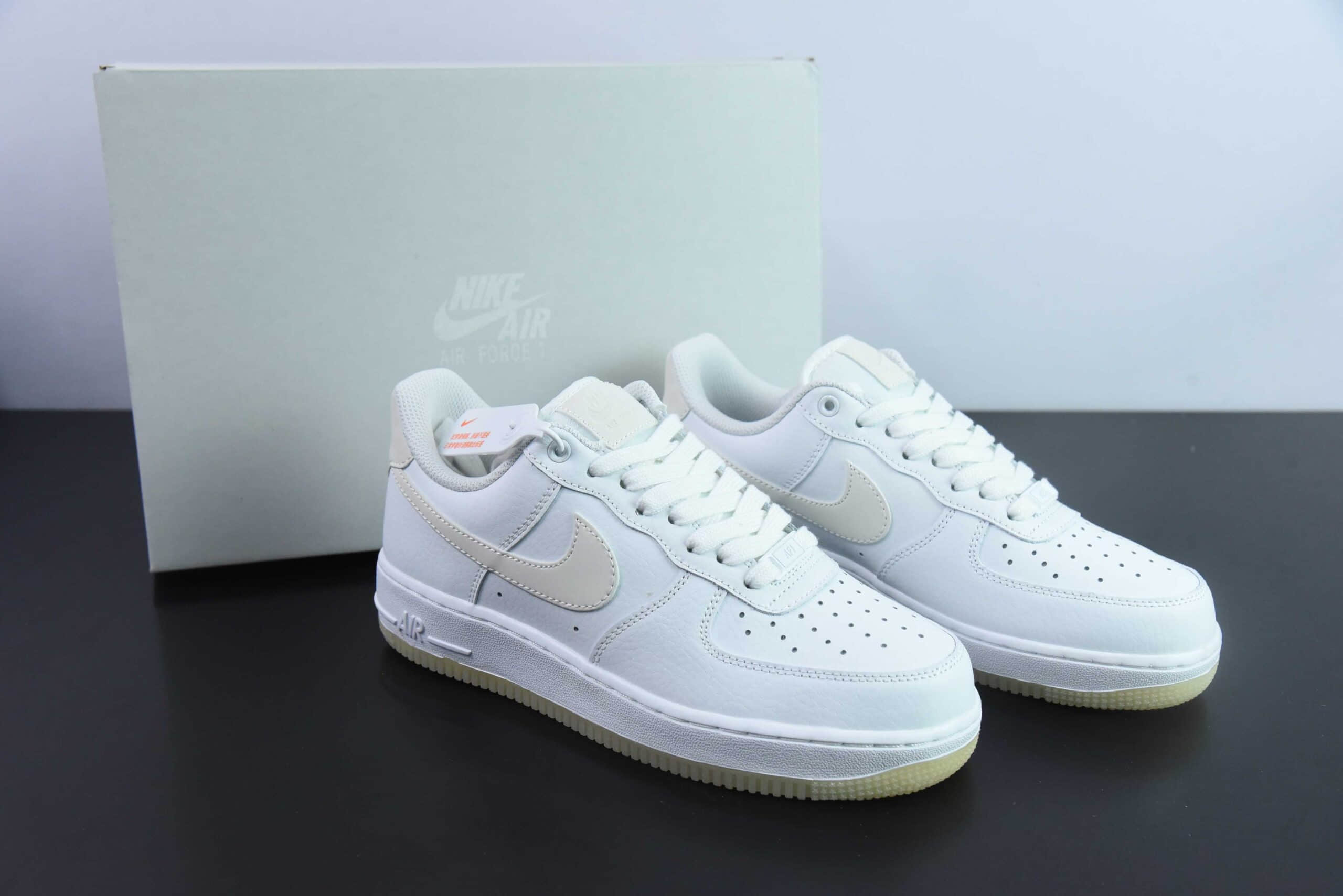 耐克Nike Air Force 1 Low ’07 白灰夜光空军一号低帮休闲板鞋纯原版本 货号：AO2132-101 