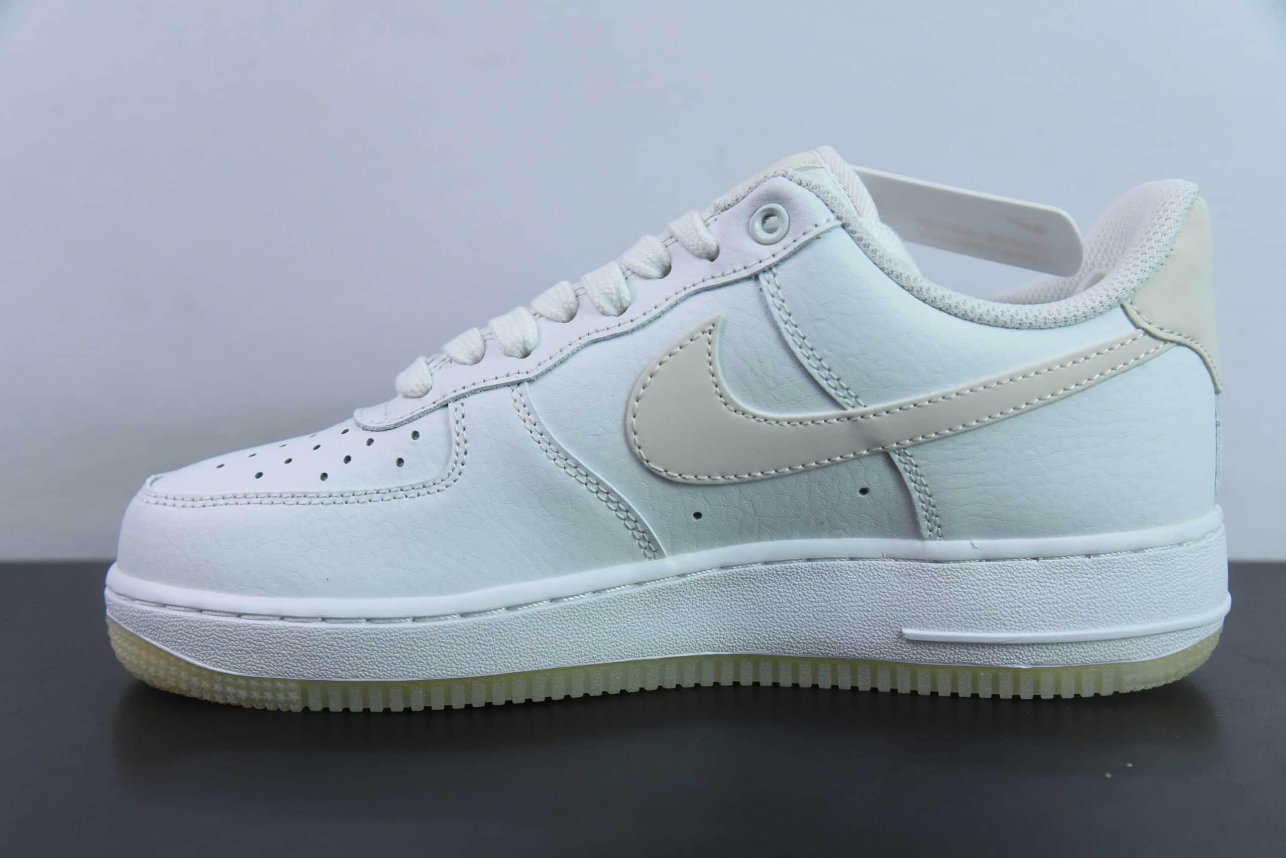 耐克Nike Air Force 1 Low ’07 白灰夜光空军一号低帮休闲板鞋纯原版本 货号：AO2132-101 