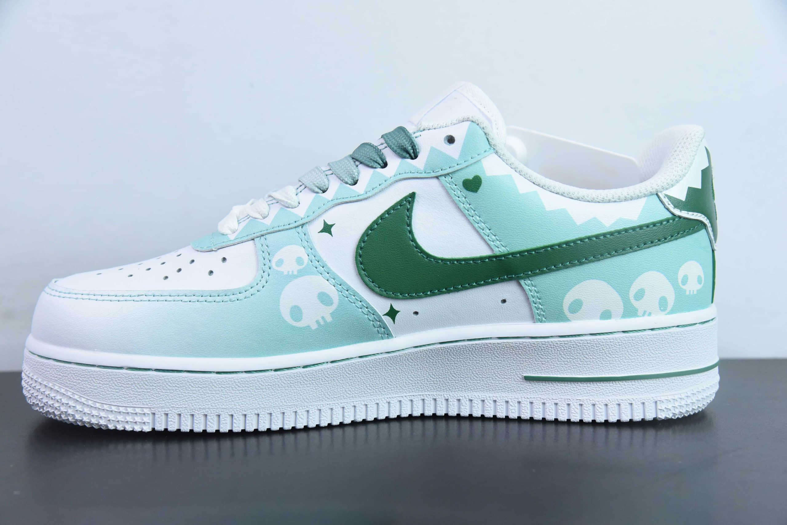 耐克Nike Doraemon×Nike Air Force 1 Low小巫女联名款骷髅头渐变白绿空军一号低帮休闲板鞋纯原版本 货号：CW2288-111