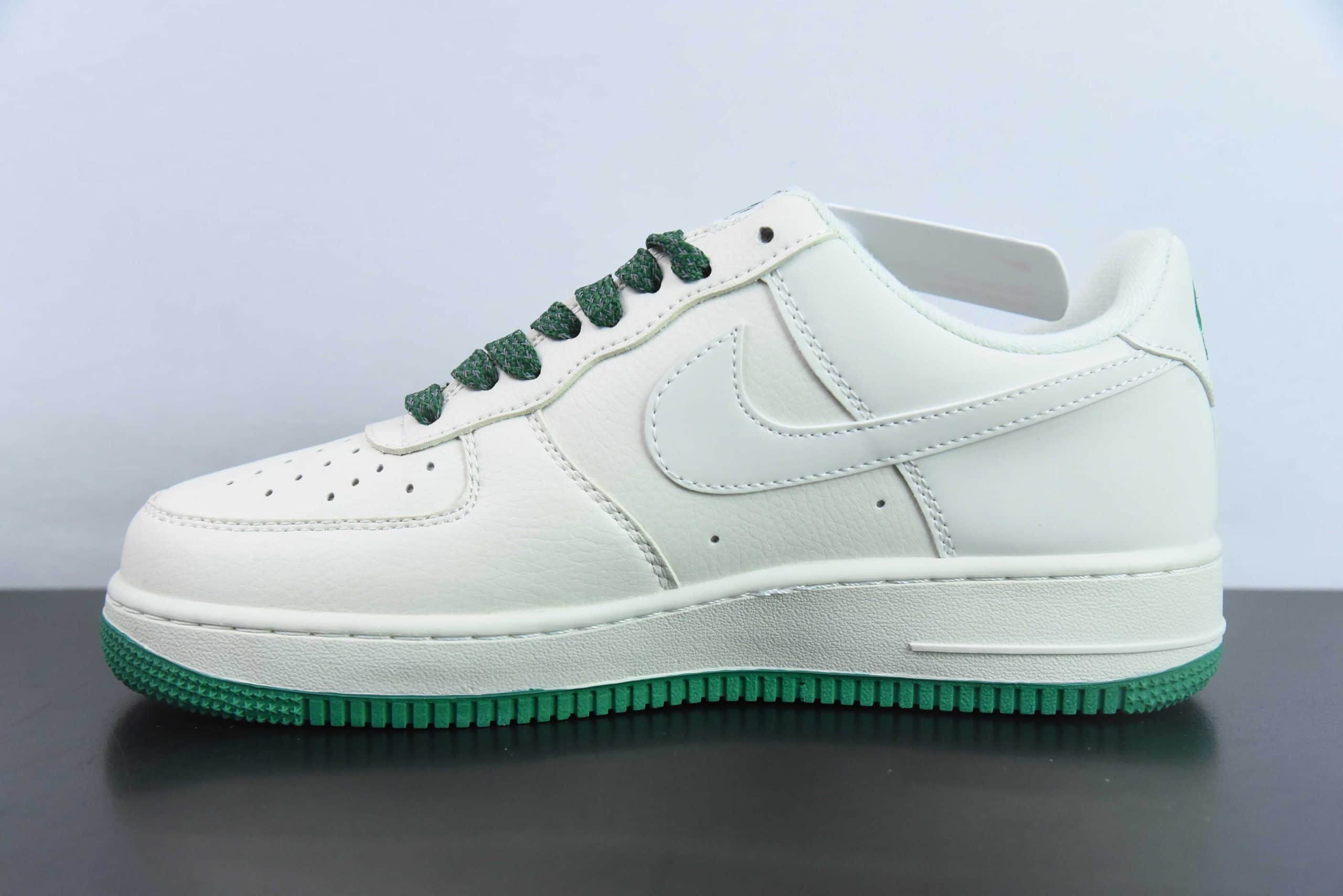 耐克Nike Air Force 1'07 Low BAPE联名米绿星星空军一号低帮休闲板鞋纯原版本 货号：FG6688-102