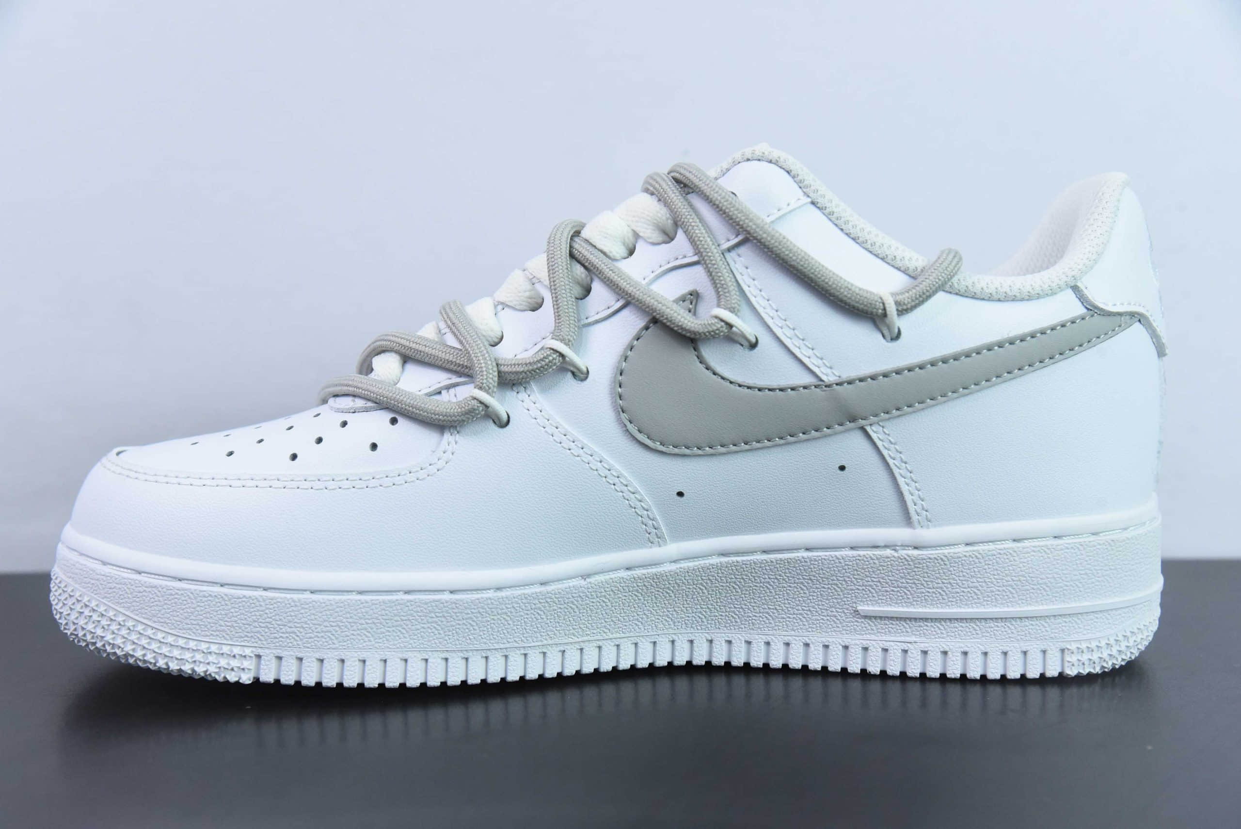 耐克Nike Air Force 1'07 Low二次元主题喷绘双勾空军一号绑带低帮休闲板鞋纯原版本 货号： ZH0316-016 