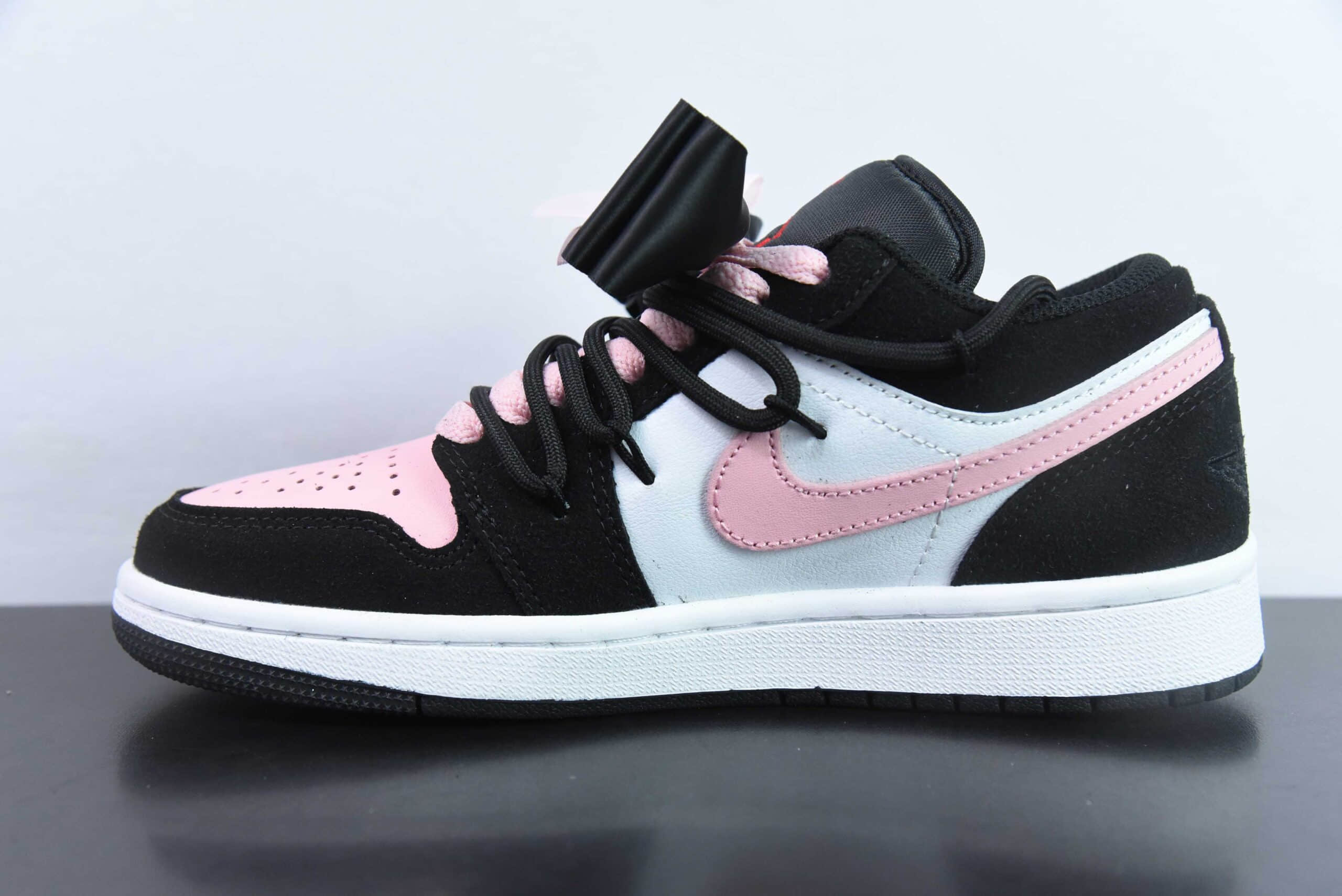 乔丹 Jordan Air Jordan 1 芝芝莓莓黑粉抽绳解构低帮篮球鞋纯原版本 货号：DX4374-008