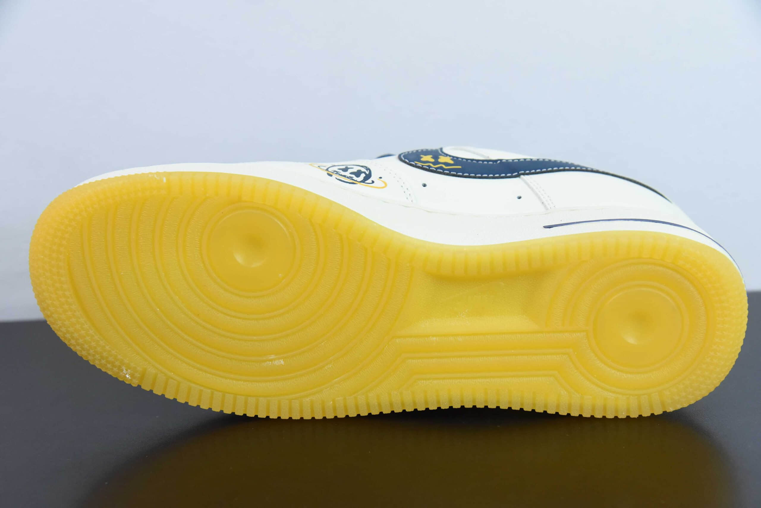 耐克Nike Air Force 1 Low 07 鬼脸白蓝黄空军一号低帮休闲板鞋纯原版本 货号：XC2351-330 