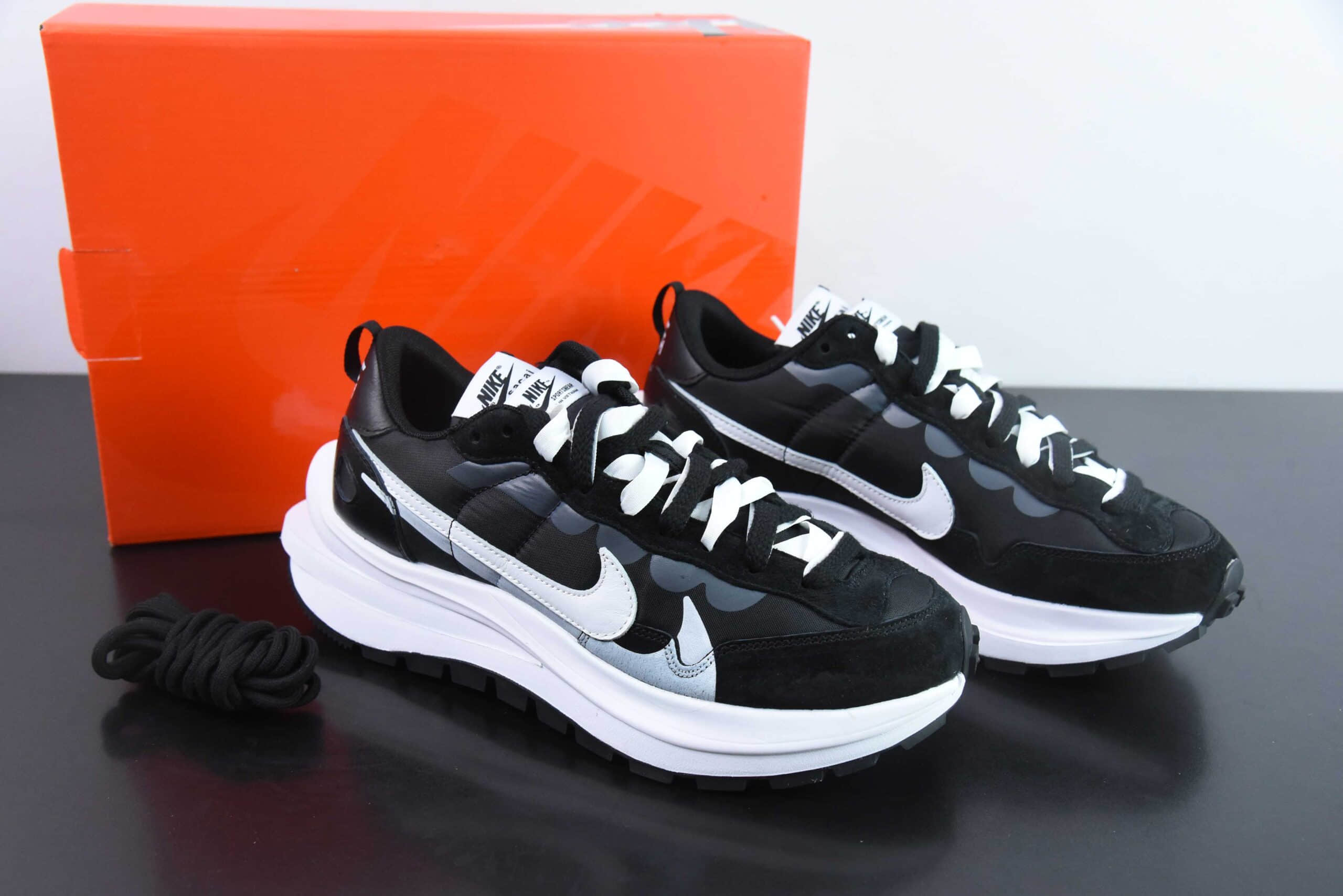 耐克Sacai x NIKE VAPORWAFFLE 走秀3.0黑白联名解构走秀款休闲鞋纯原版本 货号：DD1875-003