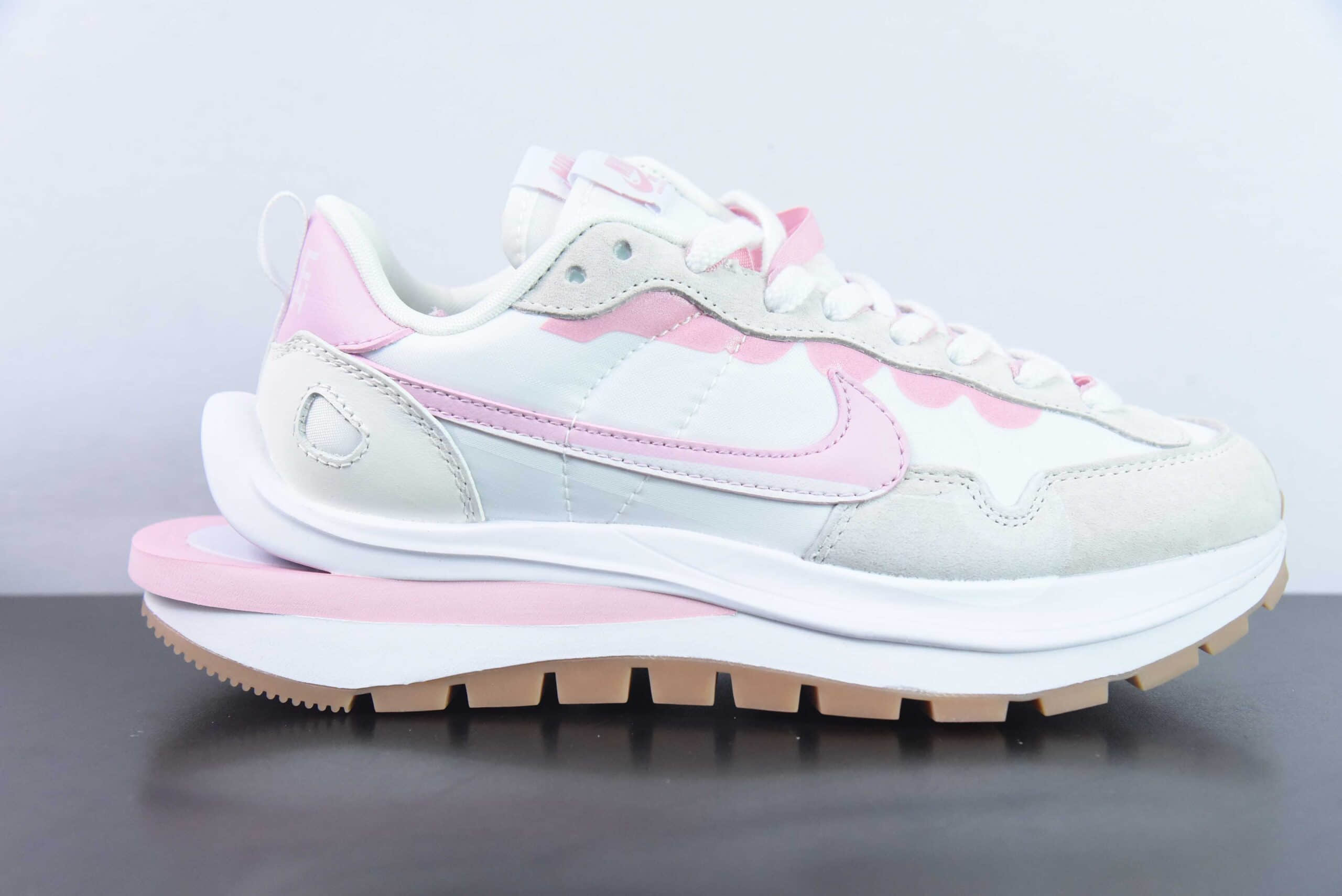 耐克Nike Sacai x VaporWaffle sacai 3.0粉白重磅联名华夫低帮运动休闲走秀鞋纯原版本 货号：DD1875-116 