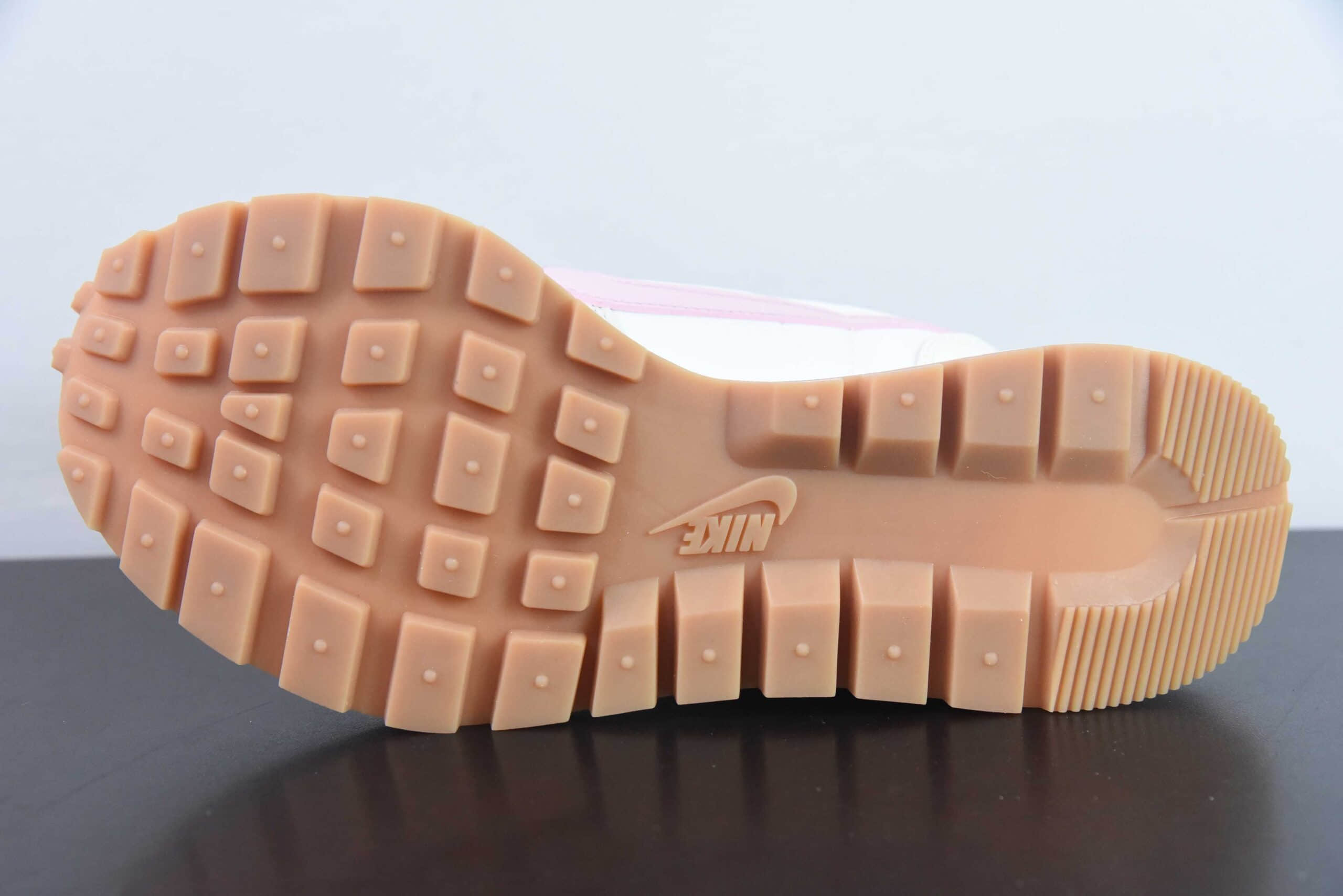耐克Nike Sacai x VaporWaffle sacai 3.0粉白重磅联名华夫低帮运动休闲走秀鞋纯原版本 货号：DD1875-116 