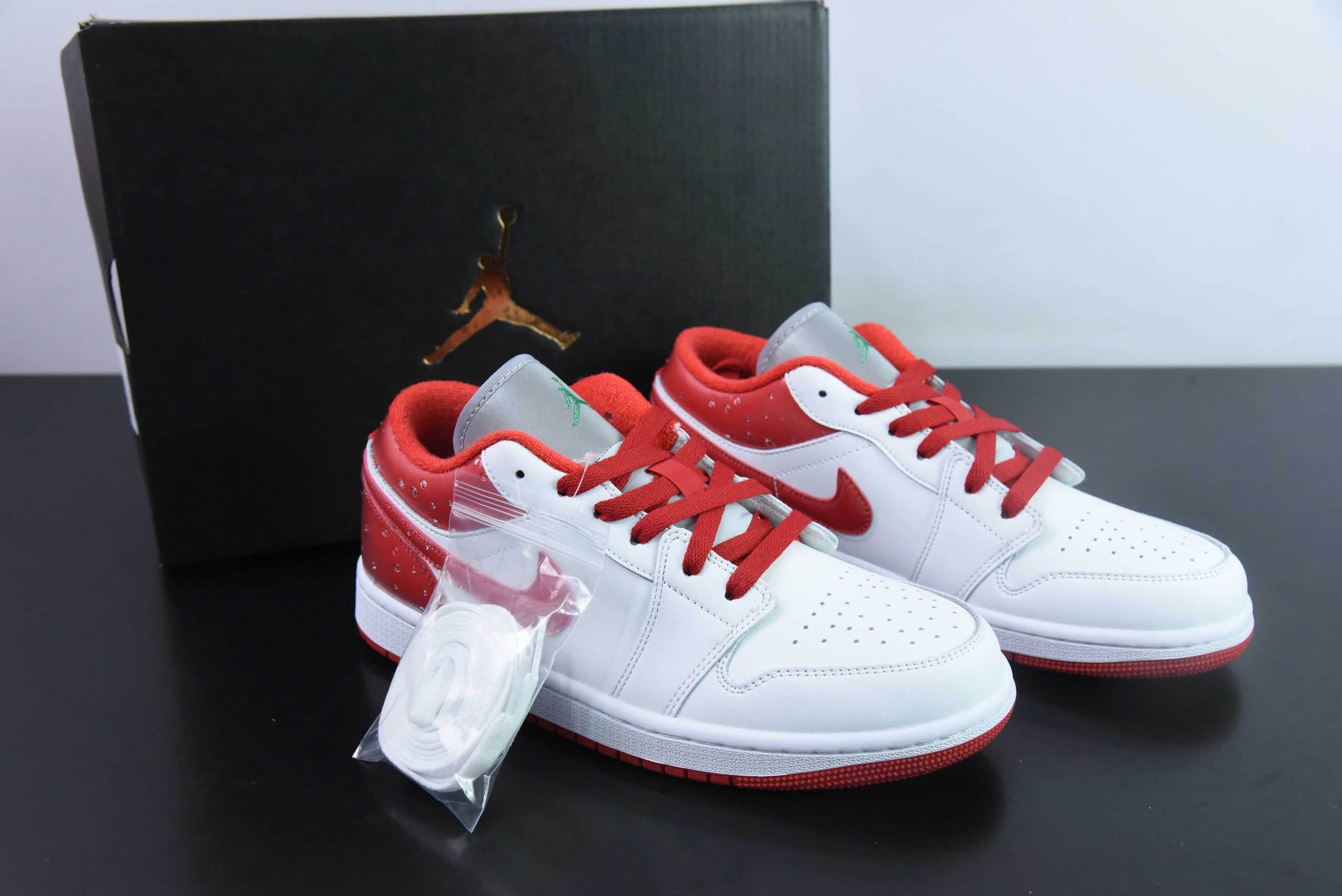 乔丹Air Jordan 1 Low AJ1 乔1白红色低帮文化休闲板鞋纯原版本 货号：FQ1935-018 