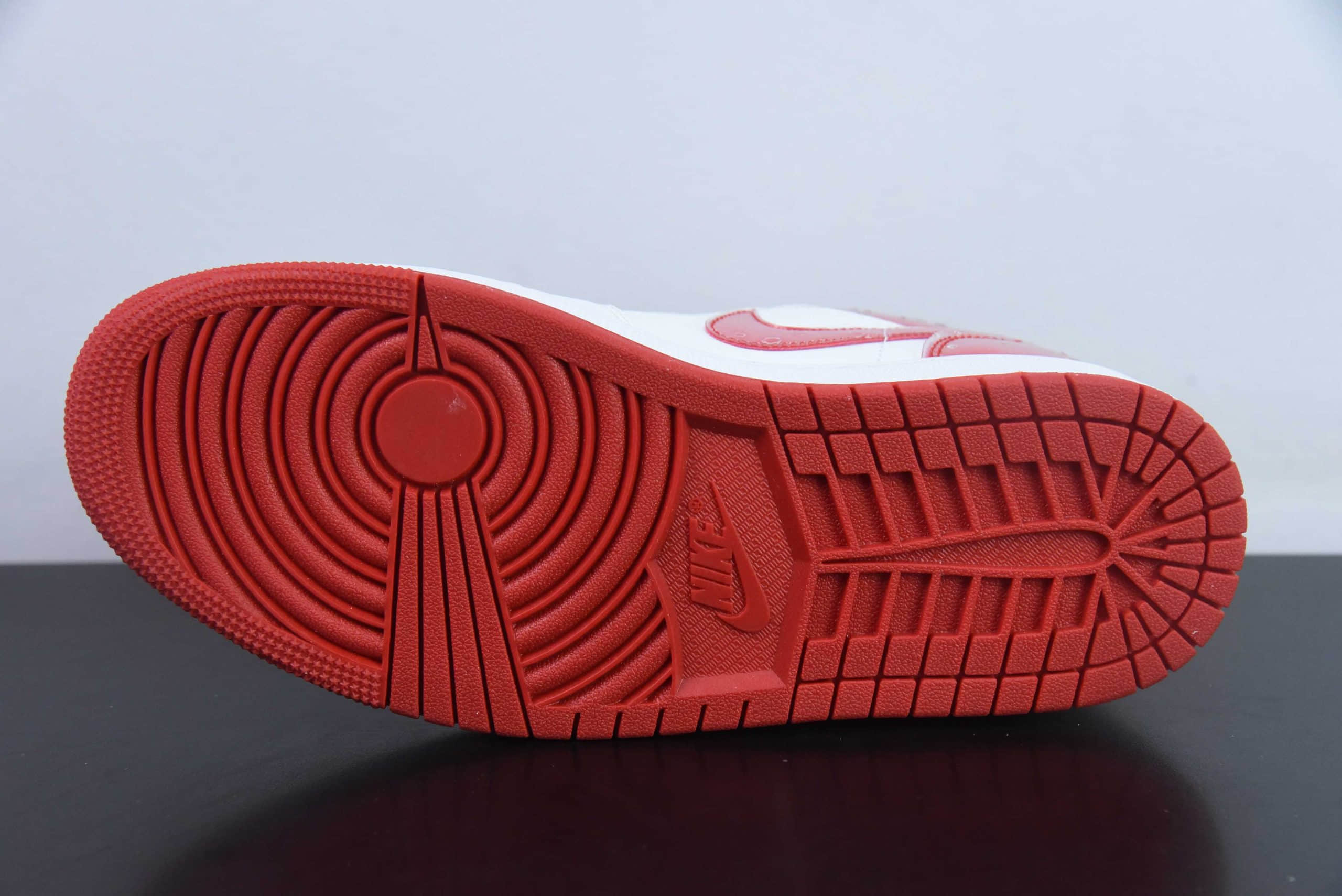 乔丹Air Jordan 1 Low AJ1 乔1白红色低帮文化休闲板鞋纯原版本 货号：FQ1935-018 