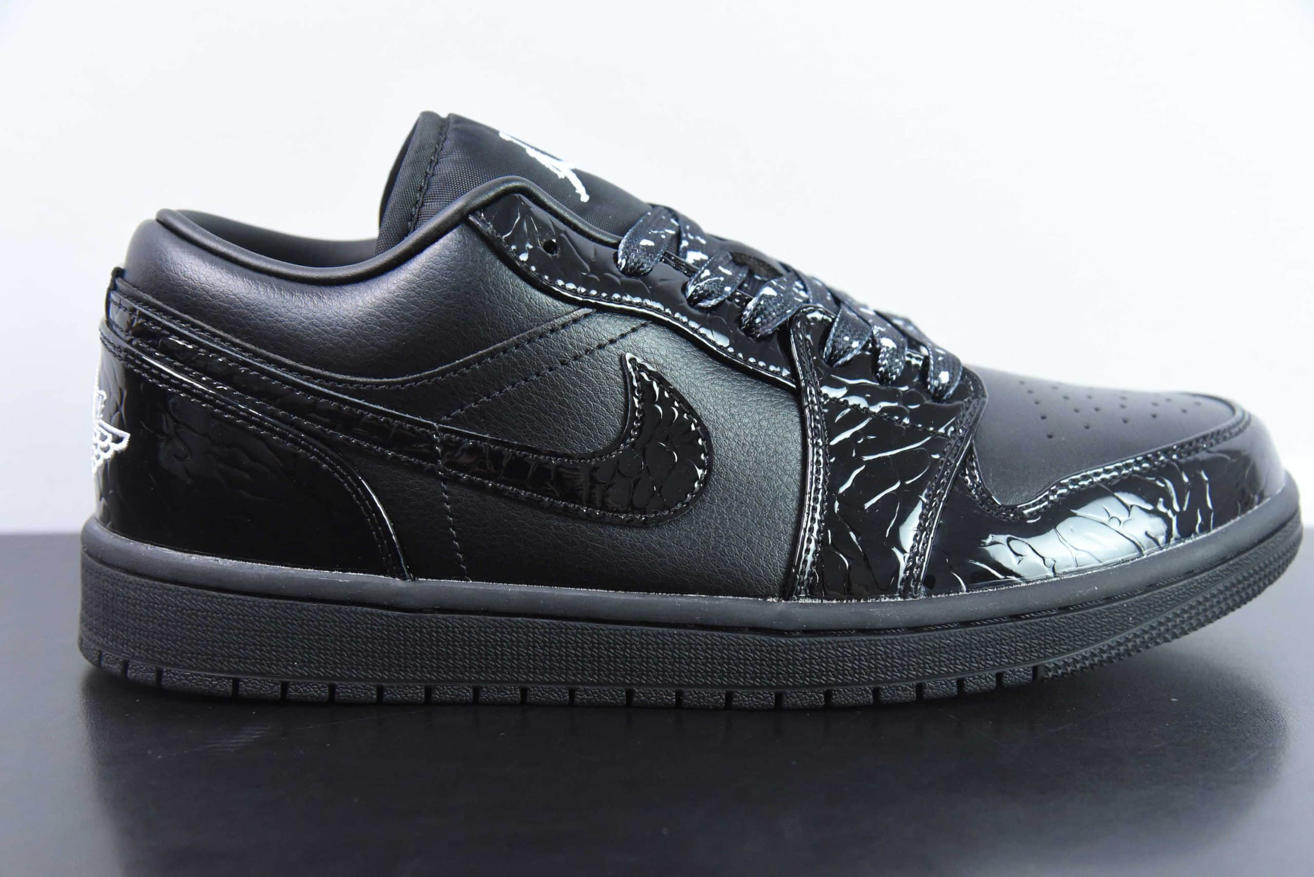 乔丹Air Jordan 1 Low Black Croc AJ1乔1鳄鱼黑低帮文化休闲板鞋纯原版本 货号：HJ7743-010