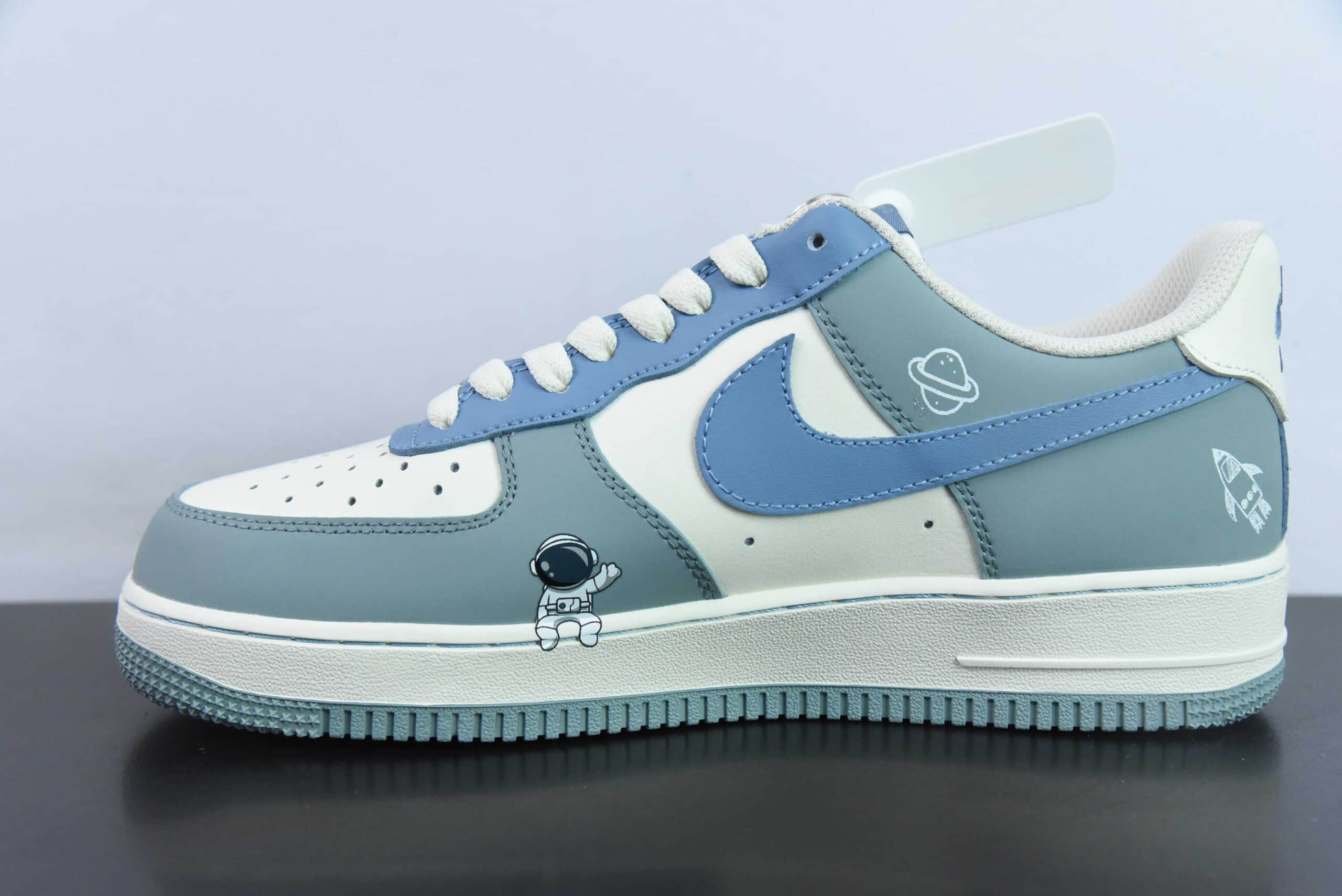 耐克Nike Air Force 1'07 Low Star Tours 星际遨游空军一号低帮休闲板鞋纯原版本 货号：DB3301-711