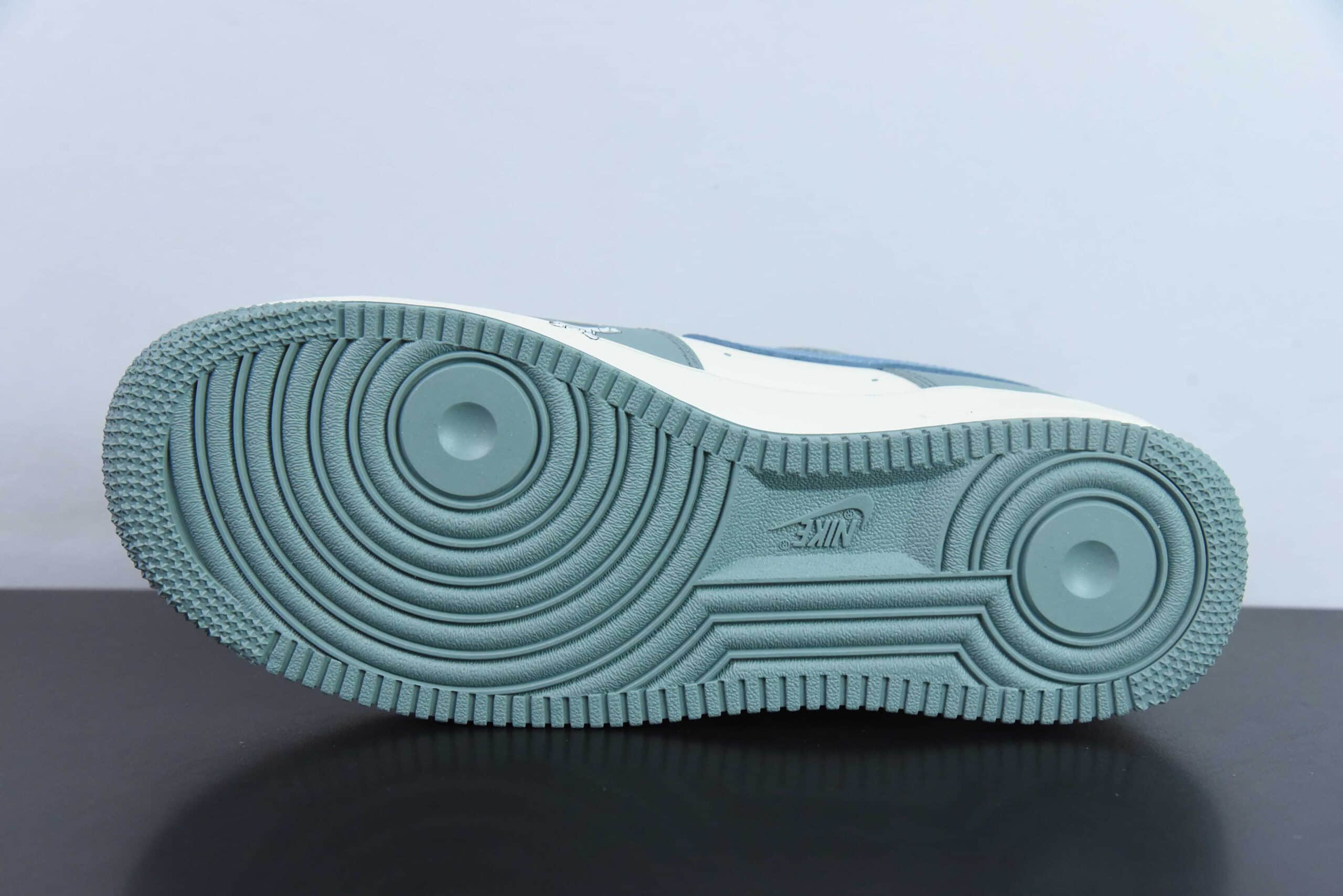 耐克Nike Air Force 1'07 Low Star Tours 星际遨游空军一号低帮休闲板鞋纯原版本 货号：DB3301-711