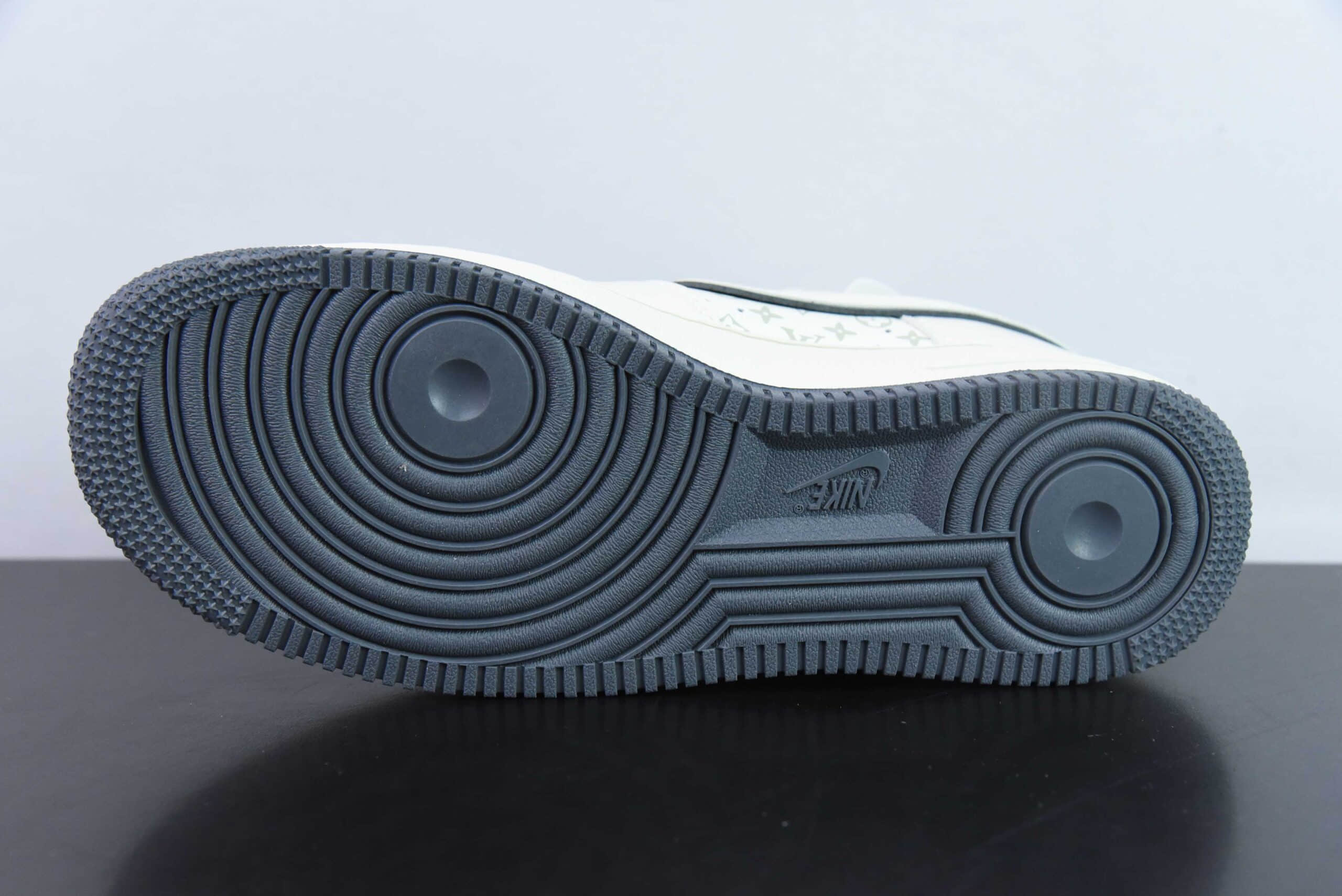 耐克NIke Air Force 1 '07 Low “LV联名米灰印花”空军一号低帮休闲板鞋纯原版本 货号：FB0788-200