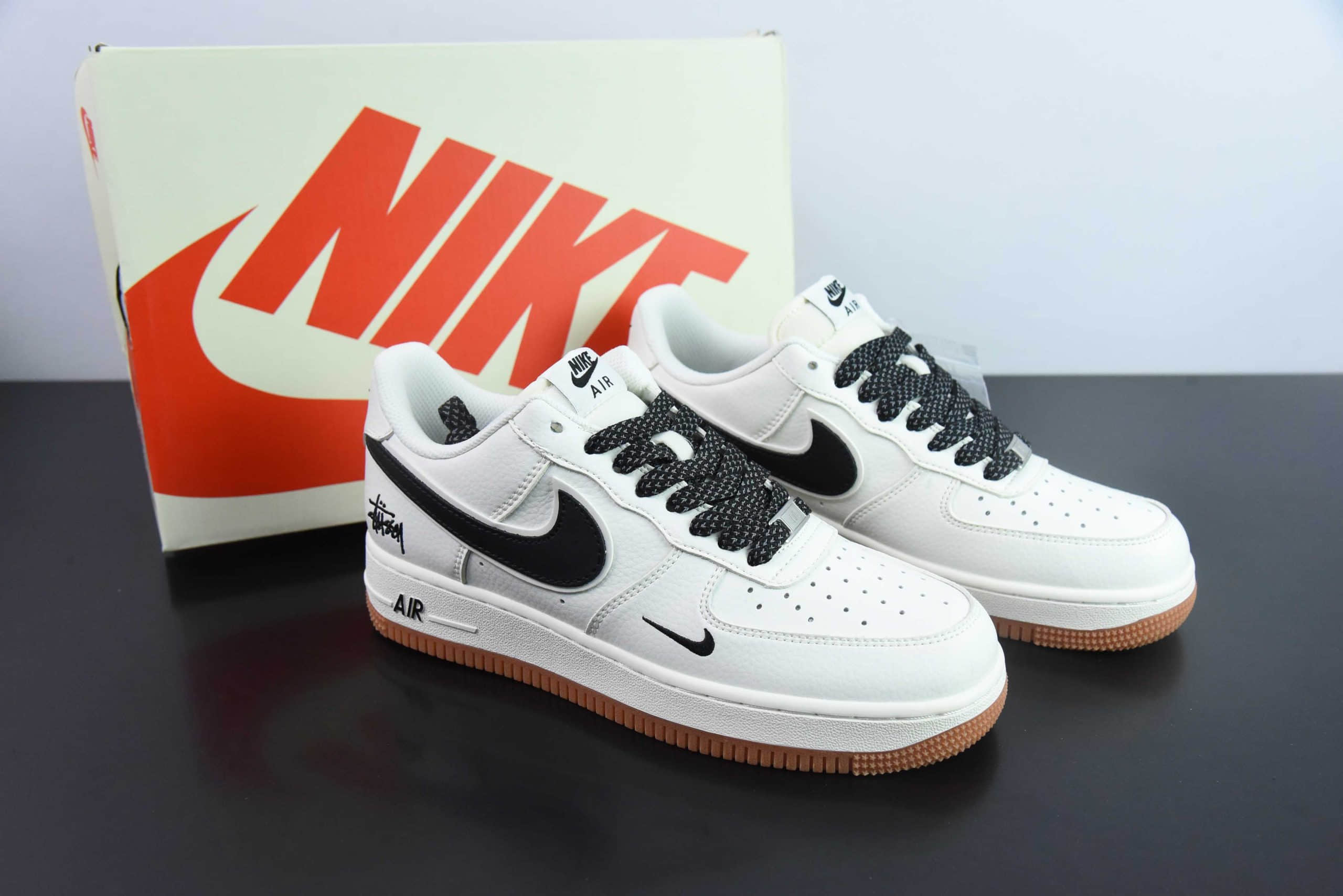 耐克Nike Air Force 1'07 Low斯图西联名米黑生胶空军一号低帮休闲板鞋纯原版本 货号：XZ5688-001