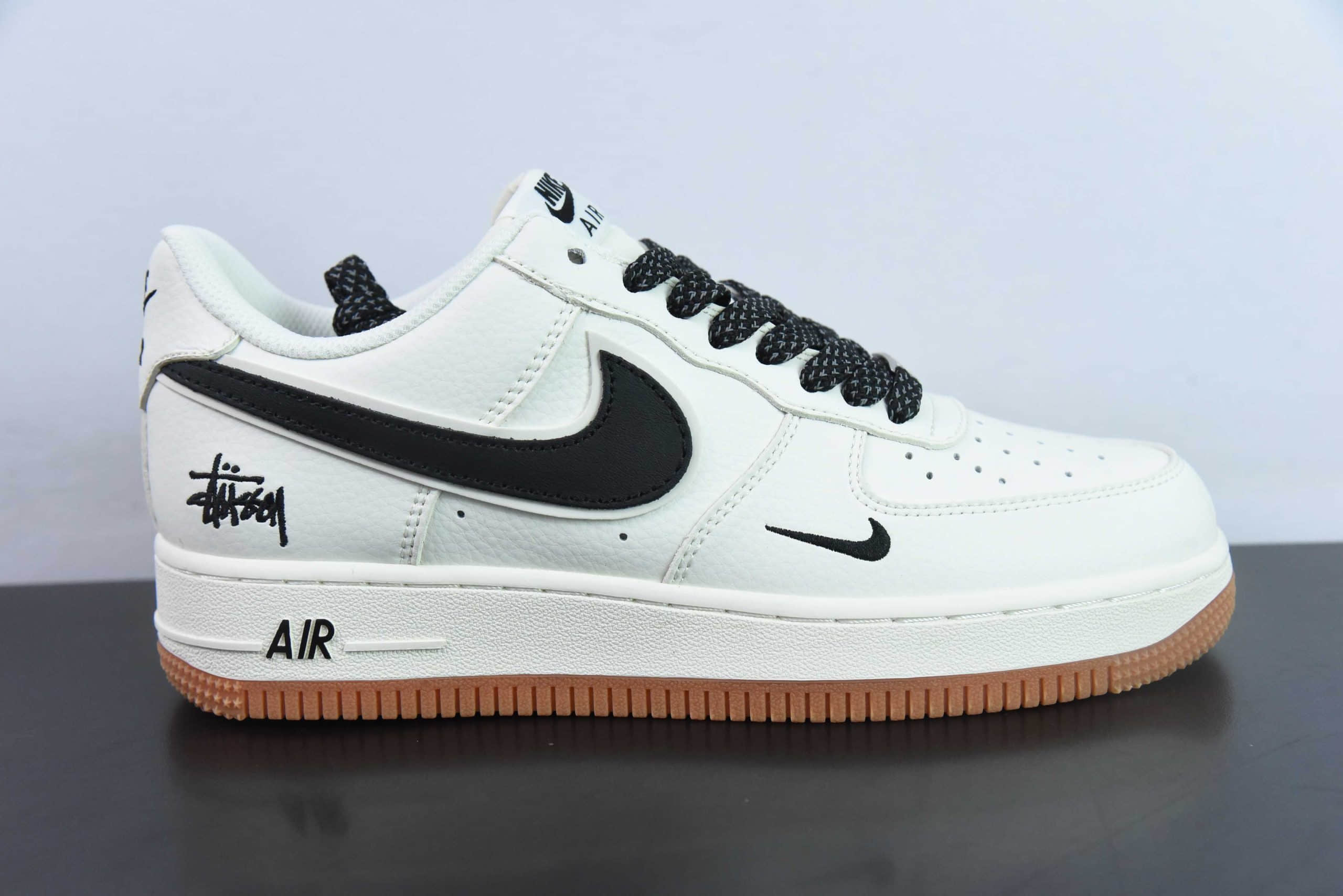 耐克Nike Air Force 1'07 Low斯图西联名米黑生胶空军一号低帮休闲板鞋纯原版本 货号：XZ5688-001