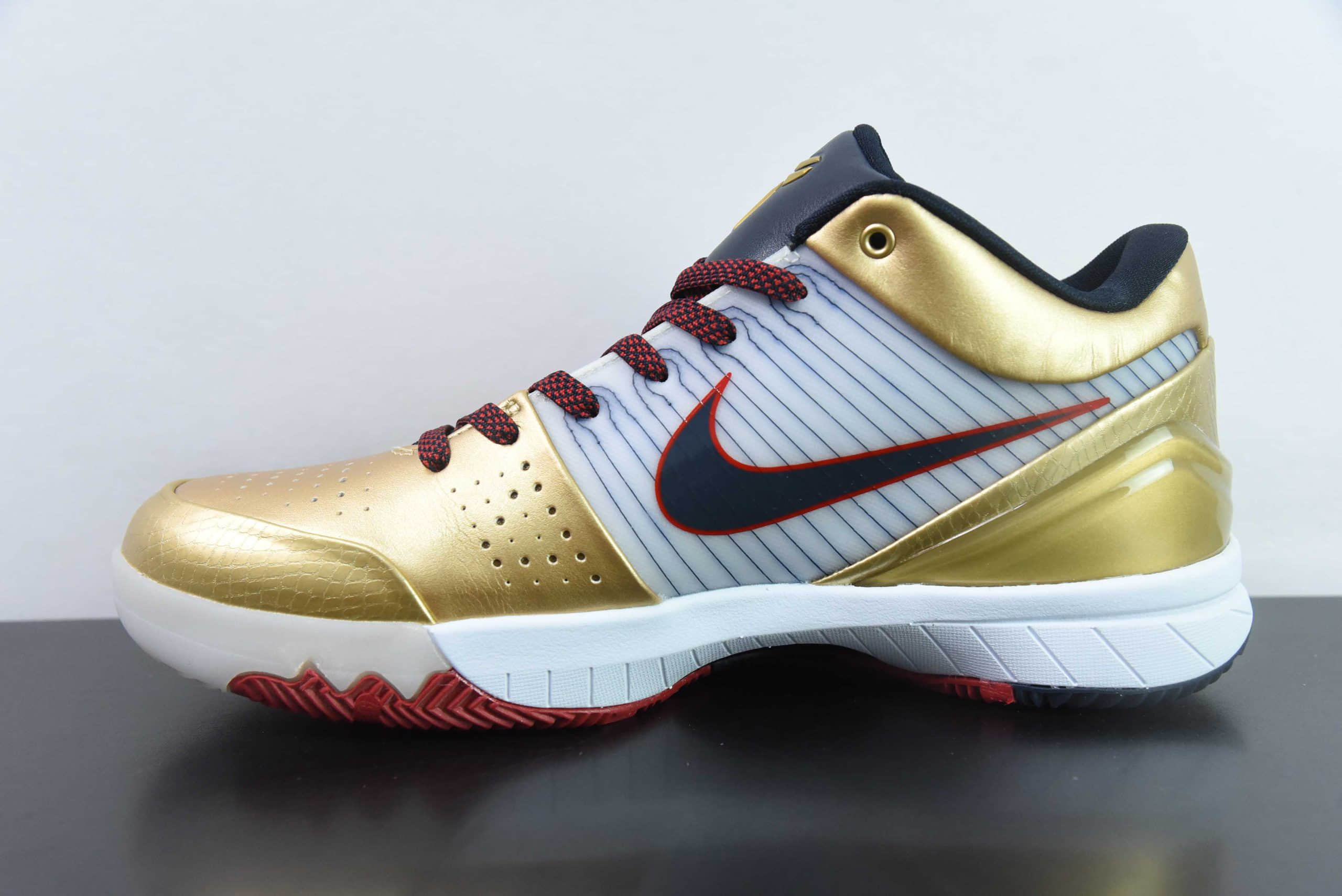 科比Kobe Undefeated x Nk Zoom Kobe IV ZK4 科比四代五道杠联名奥运会白黑金男子实战篮球鞋纯原版本 货号：FQ3544-100 