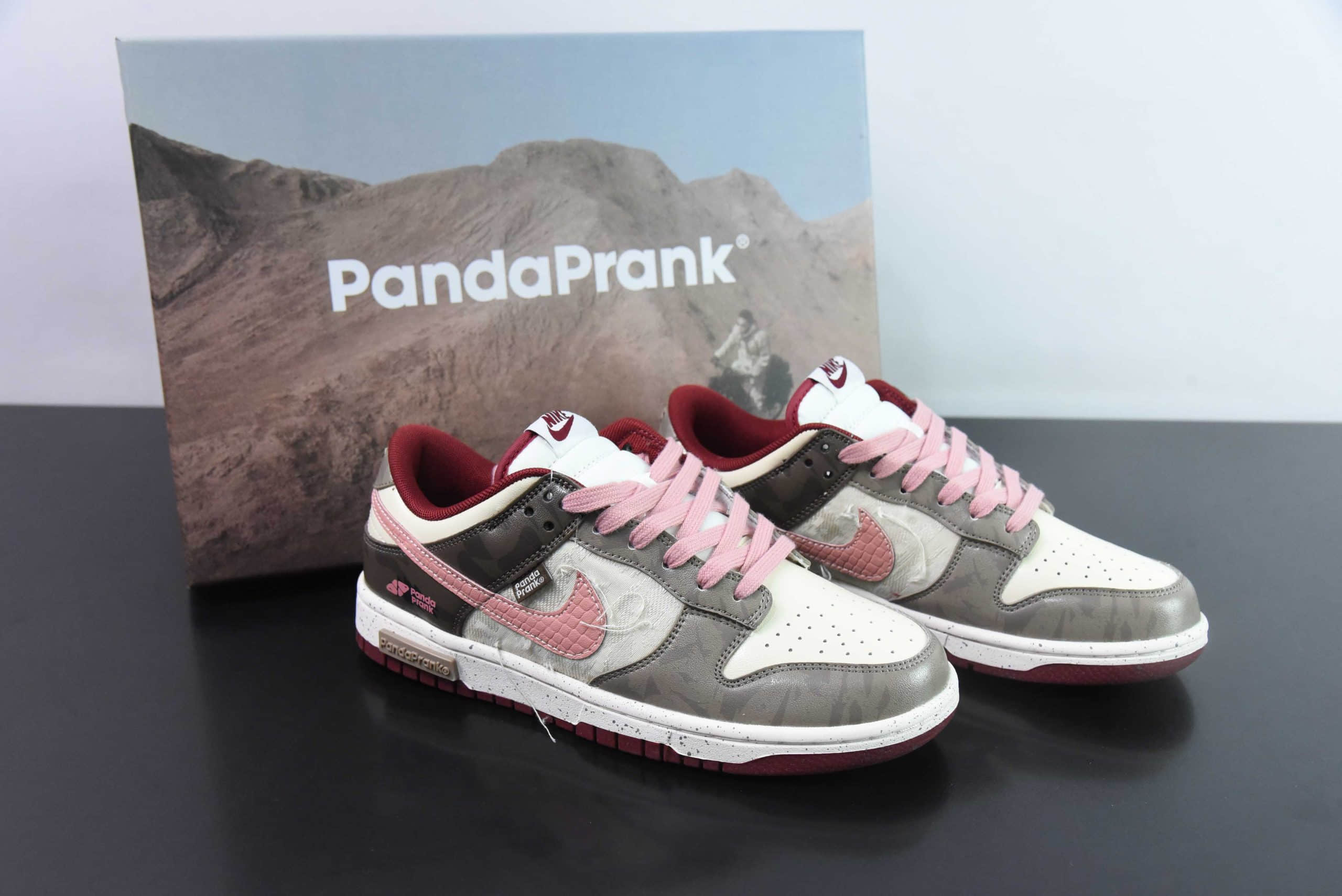 耐克Nike Dunk Low 熊猫恶作剧拓荒骑士粉尘SB低帮休闲板鞋纯原版本 货号：DD1391-601  