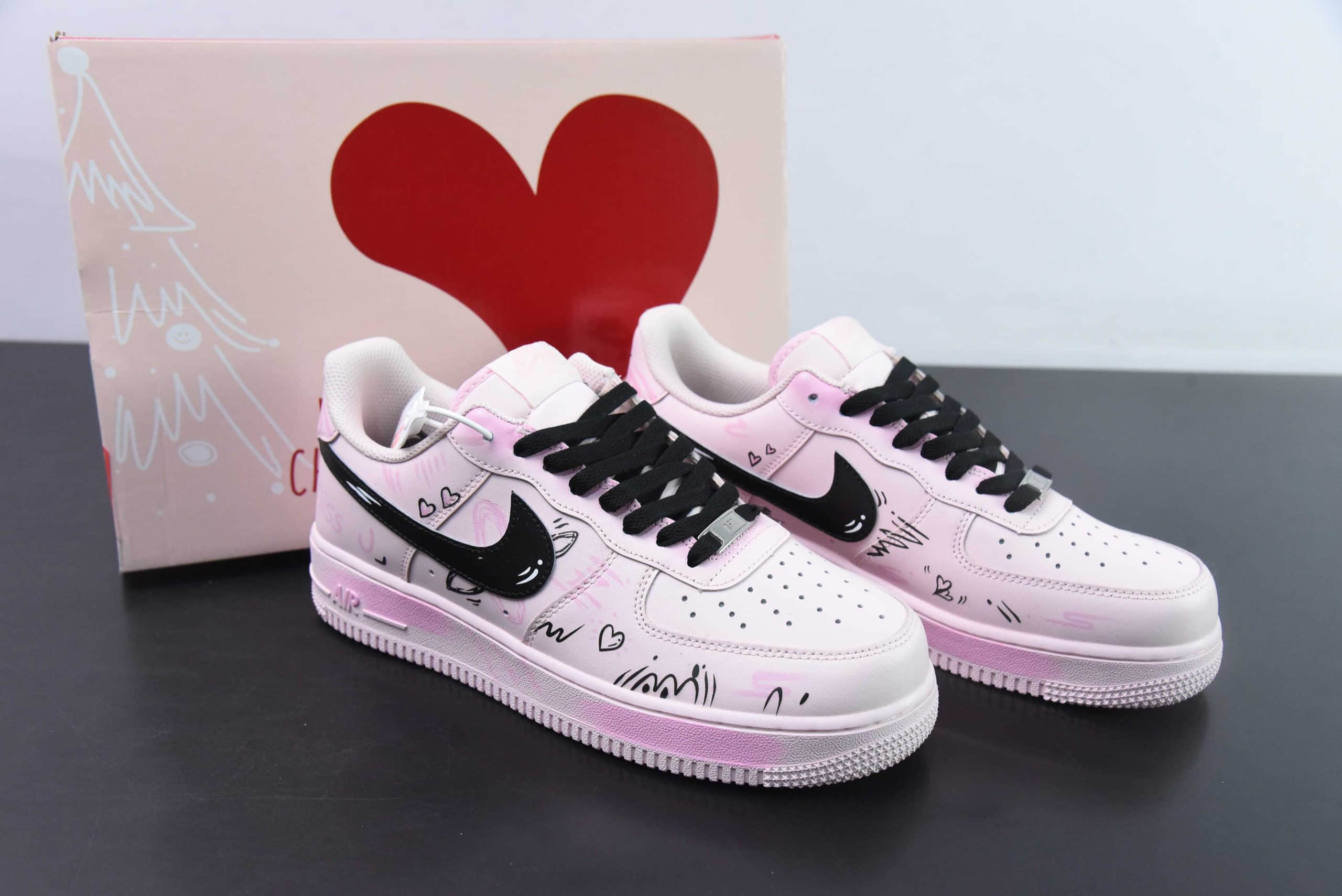 耐克Nike Air Force 1'07 Low七夕限定二次元主题彼岸情书桃粉喷绘空军一号低帮休闲板鞋纯原版本 货号：CW2288-111 
