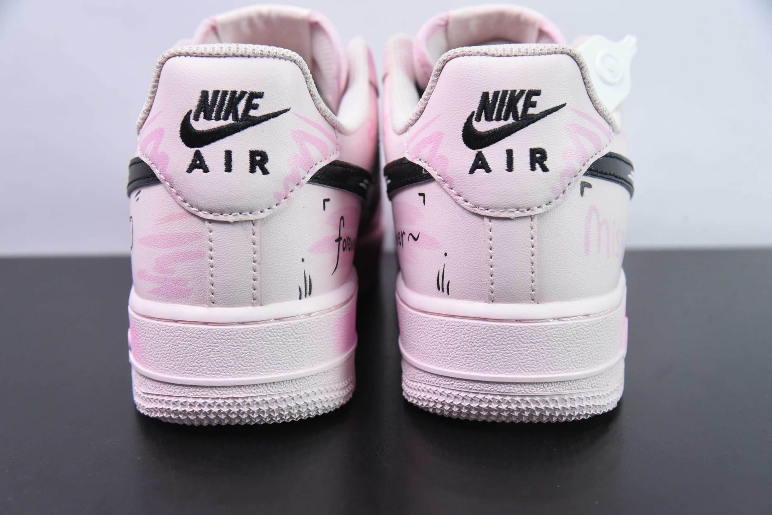 耐克Nike Air Force 1'07 Low七夕限定二次元主题彼岸情书桃粉喷绘空军一号低帮休闲板鞋纯原版本 货号：CW2288-111 