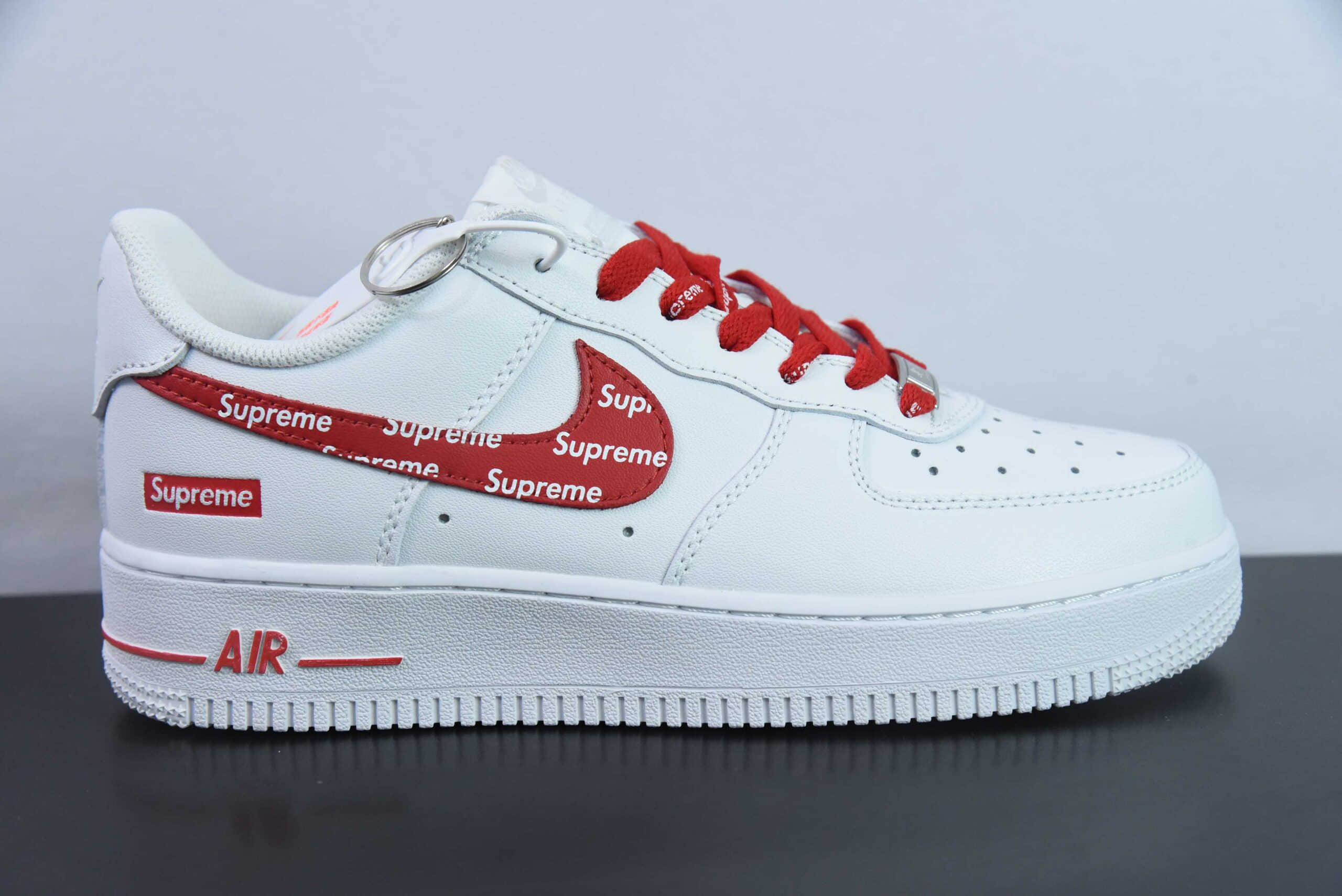 耐克Nike Supreme x Nk Air Force 1'07 Low Supreme联名白红印花空军一号低帮休闲板鞋纯原版本 货号：CU9225-010