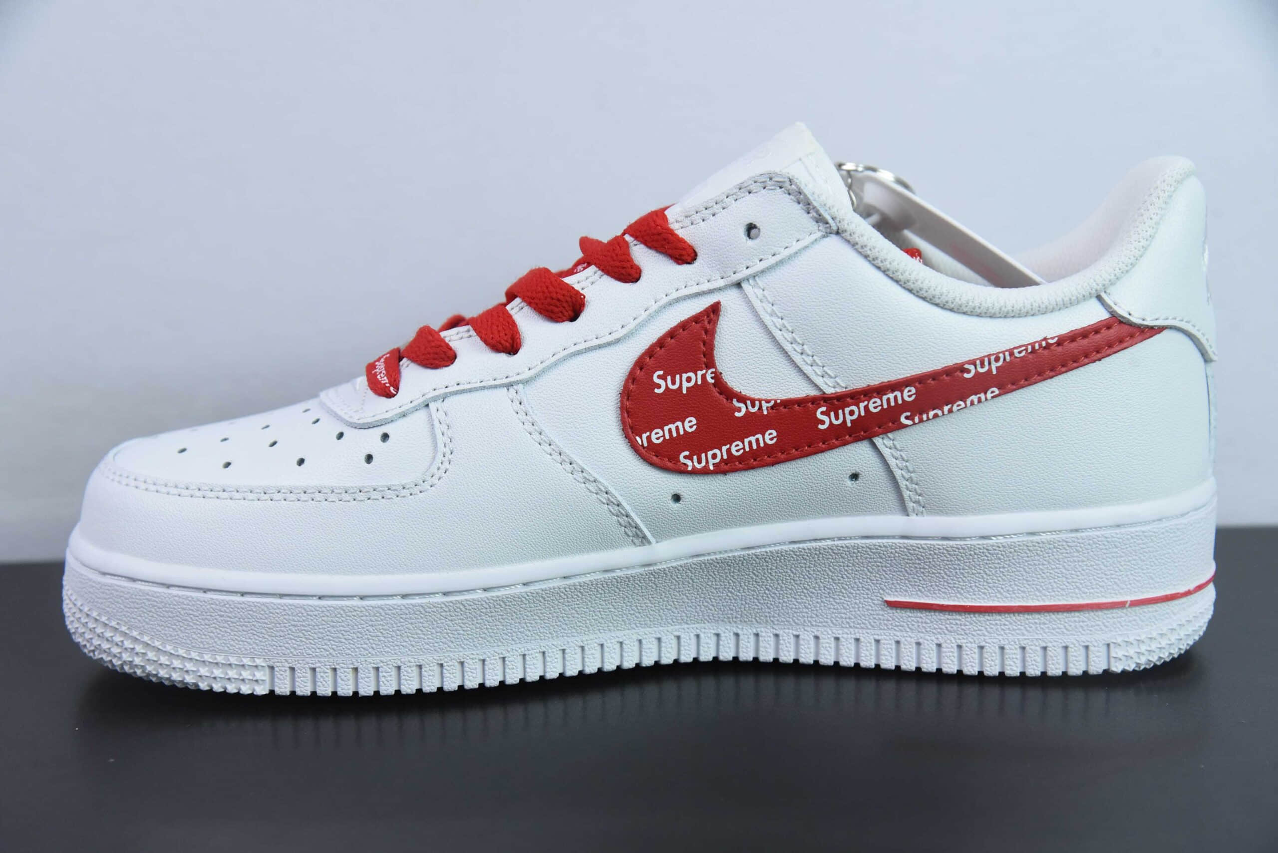 耐克Nike Supreme x Nk Air Force 1'07 Low Supreme联名白红印花空军一号低帮休闲板鞋纯原版本 货号：CU9225-010