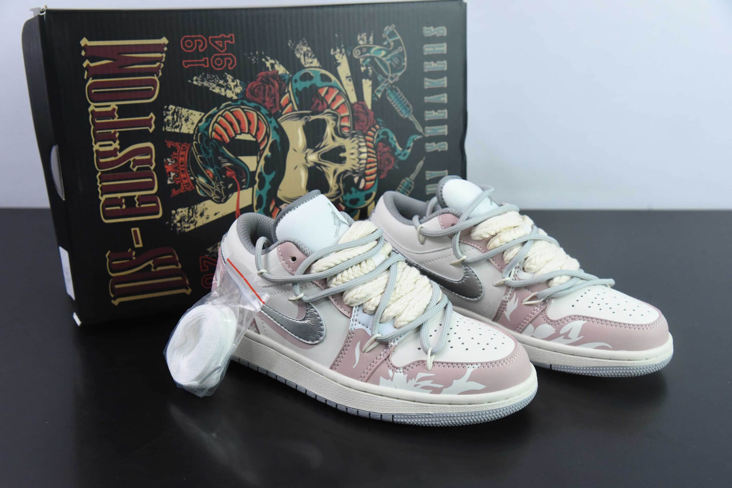 乔丹Air Jordan 1 LowFlower WordsAJ1米灰粉花心语绑绳低帮经典复古文化休闲运动篮球鞋纯原版本 货号：553560-053