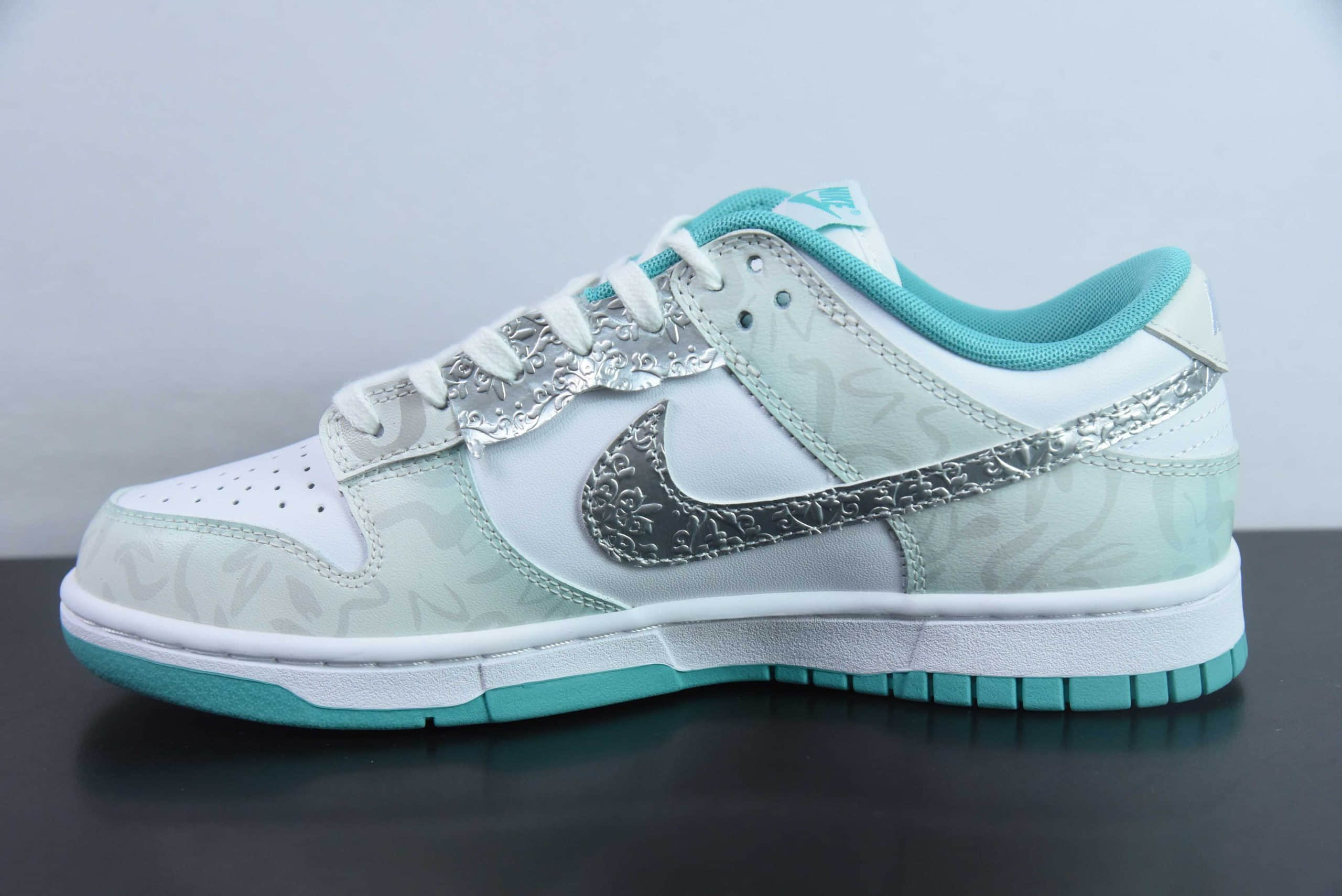 耐克Nike Dunk Low 熊猫恶作剧特别企划心动邮件薄荷心语SB低帮休闲板鞋纯原版本 货号：DV0833-102