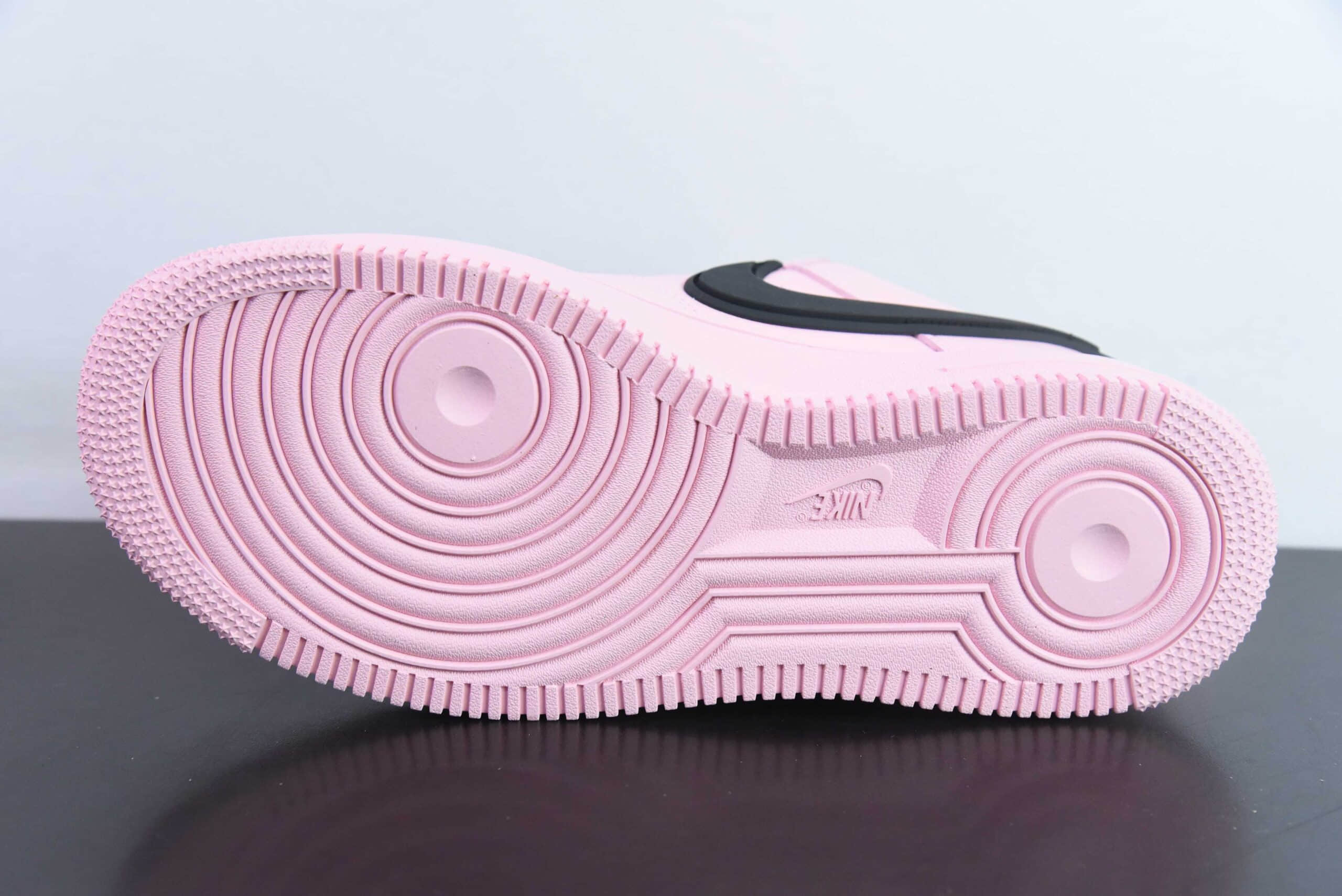 耐克Nike Air Force 1 Low 07 x AMBUSH联名粉黑大钩空军一号低帮百搭休闲运动板鞋纯原版本 货号：DV3464-800