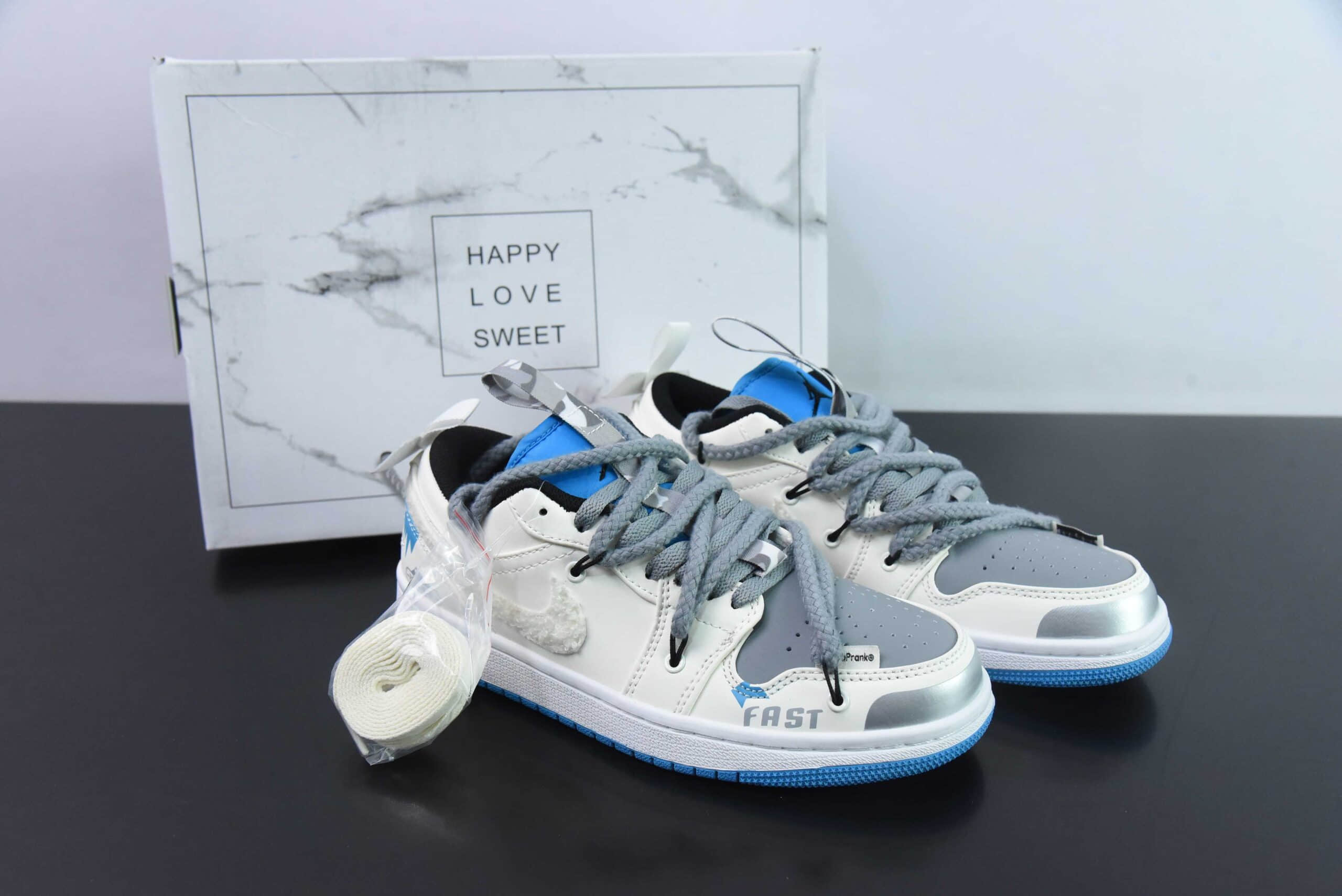 乔丹Air Jordan A BATHING APE STA x Travis Scott x Air Jordan 1 Low猿人白蓝灰绑带低帮复古文化篮球鞋纯原版本 货号：553558-041