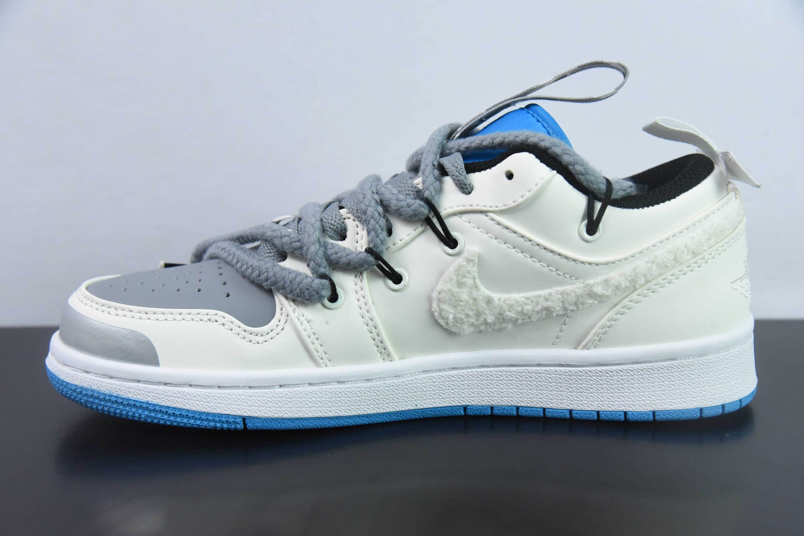 乔丹Air Jordan A BATHING APE STA x Travis Scott x Air Jordan 1 Low猿人白蓝灰绑带低帮复古文化篮球鞋纯原版本 货号：553558-041