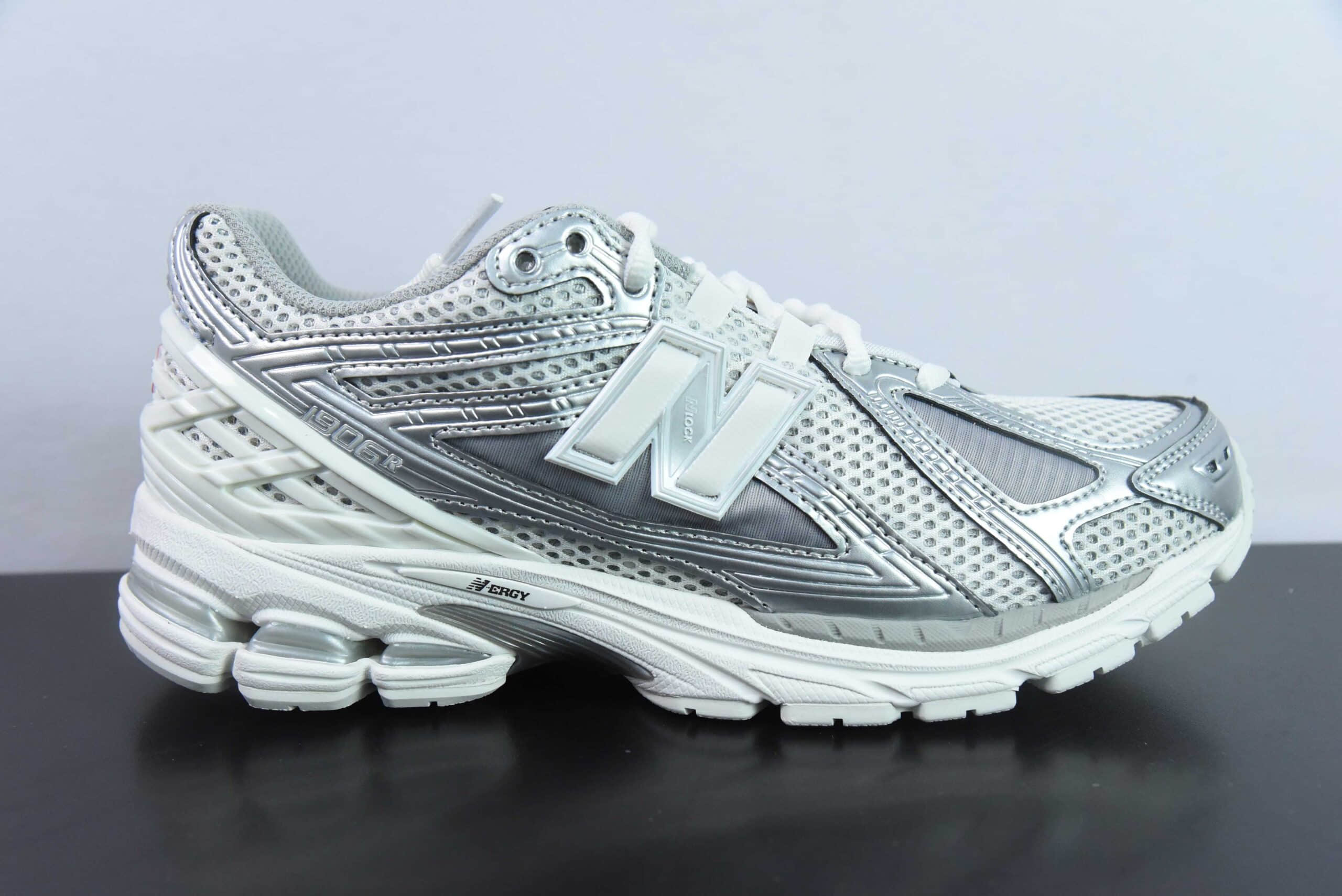 新百伦New Balance M1906系列金属银白复古老爹风休闲运动慢跑鞋纯原版本 货号：M1906RCB 