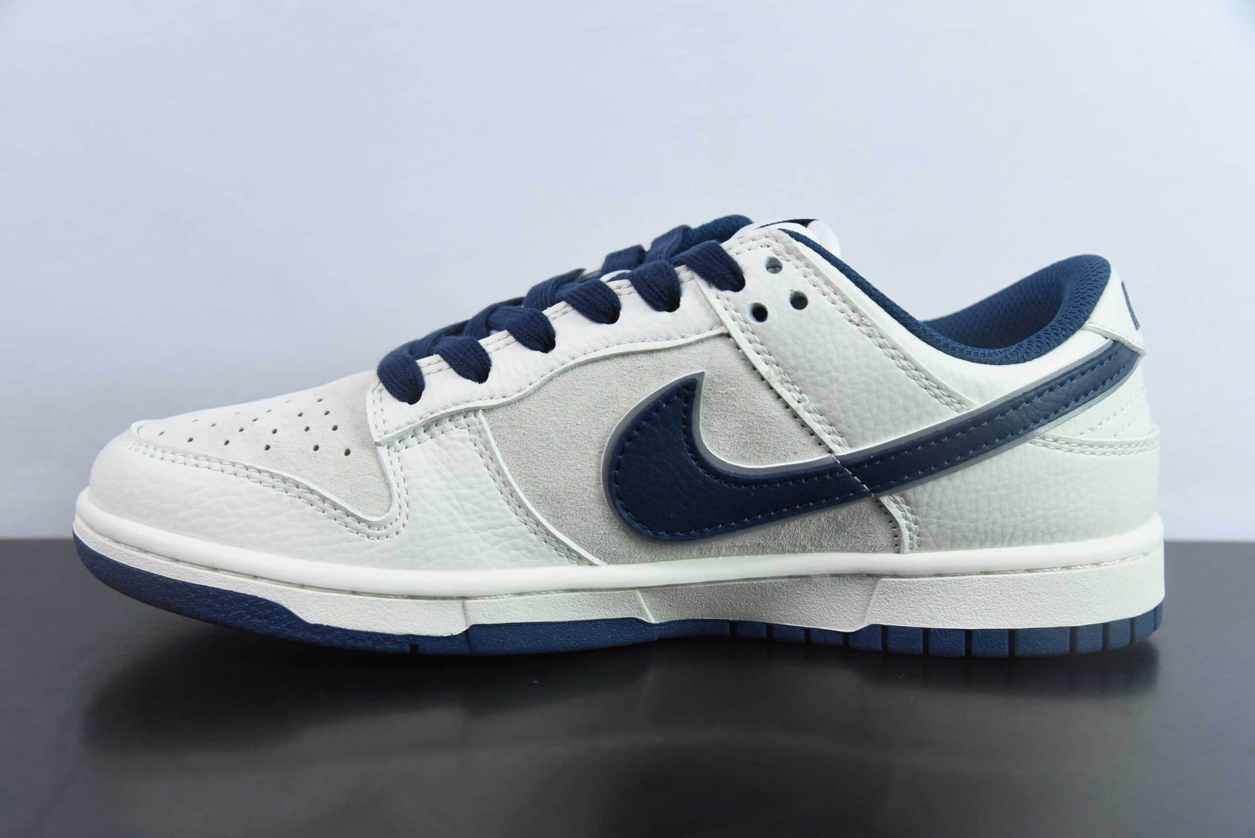 耐克Nike SB Dunk Low x Supreme联名白蓝双小钩SB低帮休闲滑板鞋纯原版本 货号：XX2025-668