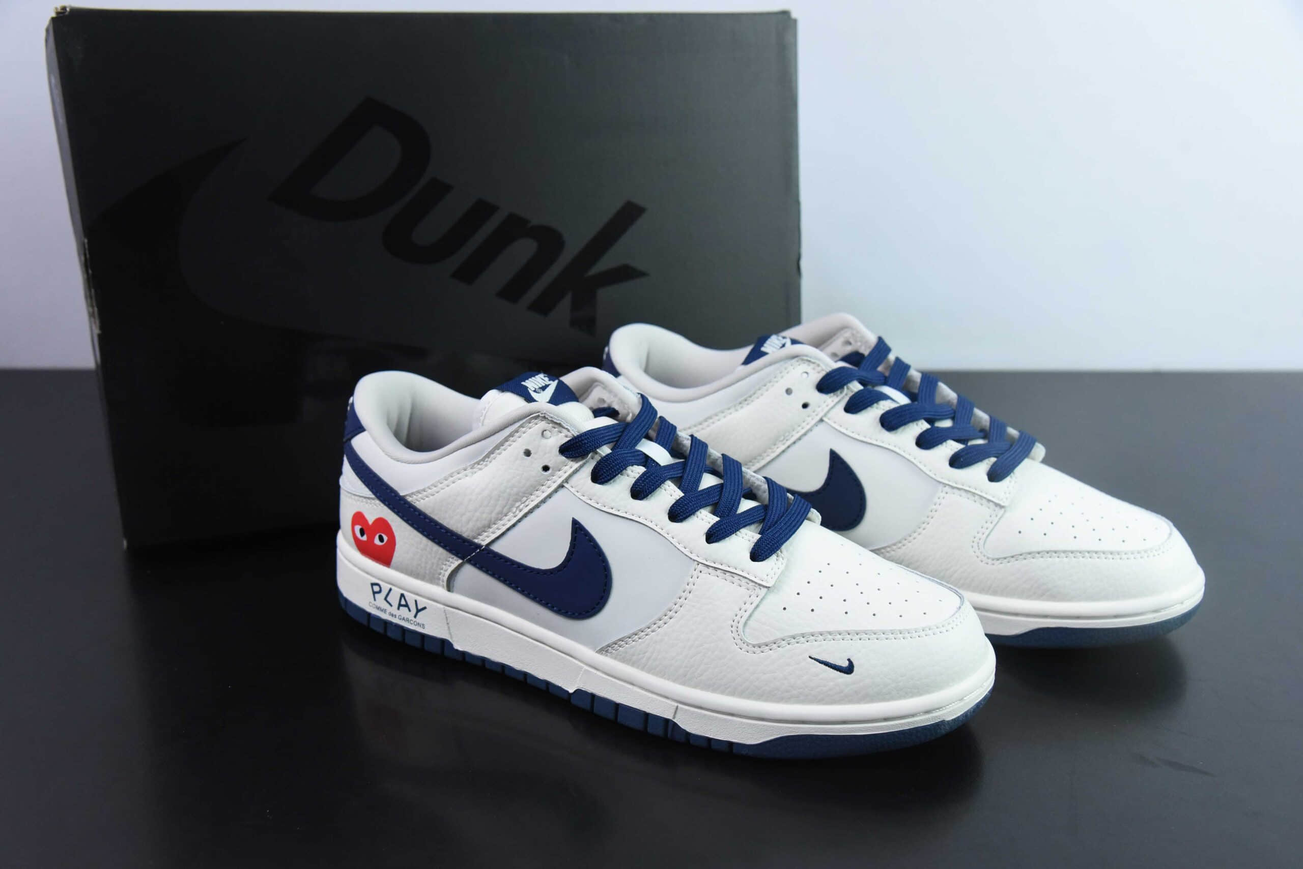 耐克Nike SB Dunk Low x Comme des Garcons川久保玲联名白蓝满天星SB低帮休闲滑板鞋纯原版本 货号：KK1888-008 
