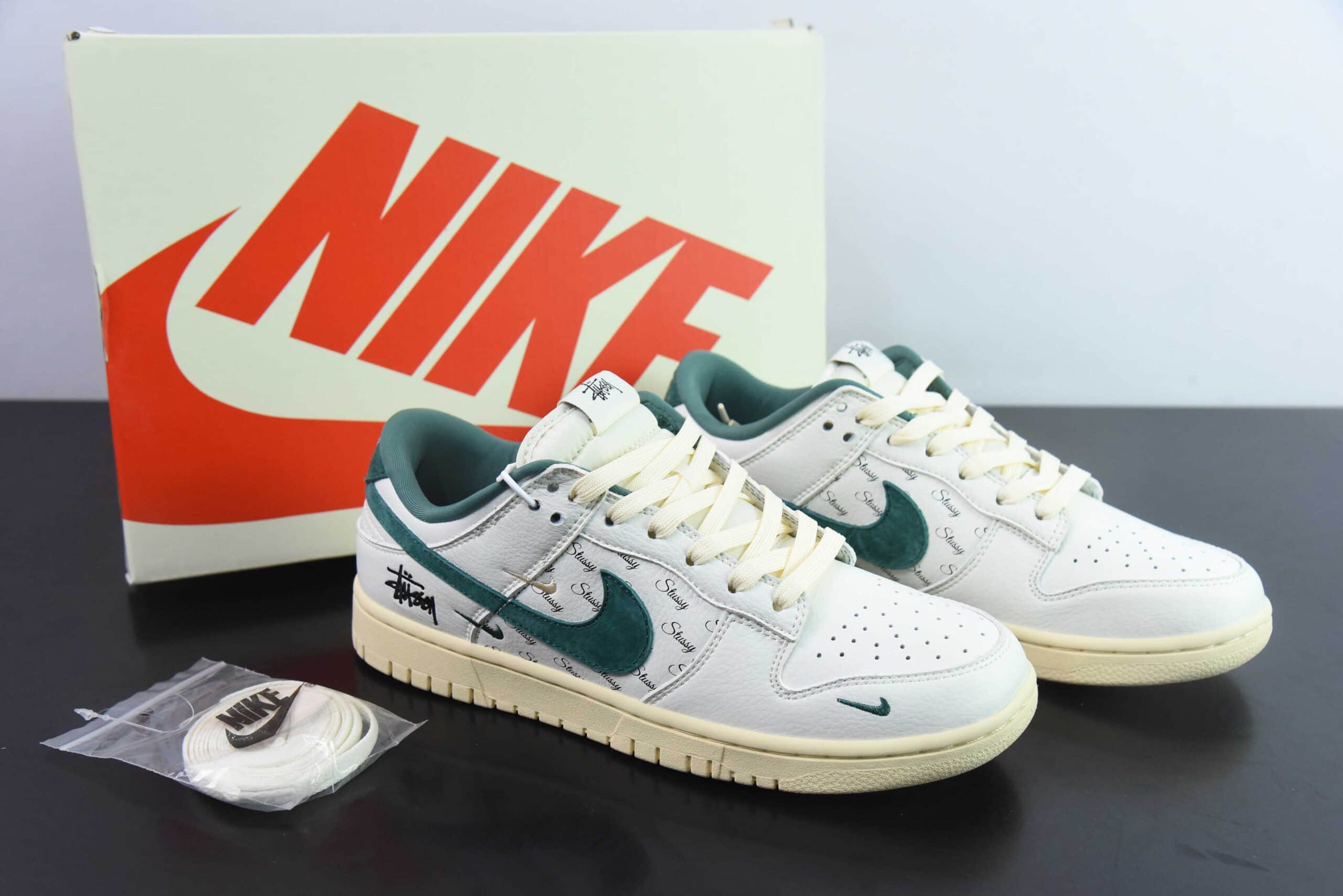 耐克Nike SB Dunk Low 斯图西联名米绿小双勾周年高端定制SB低帮休闲板鞋纯原版本 货号：CF3688-006
