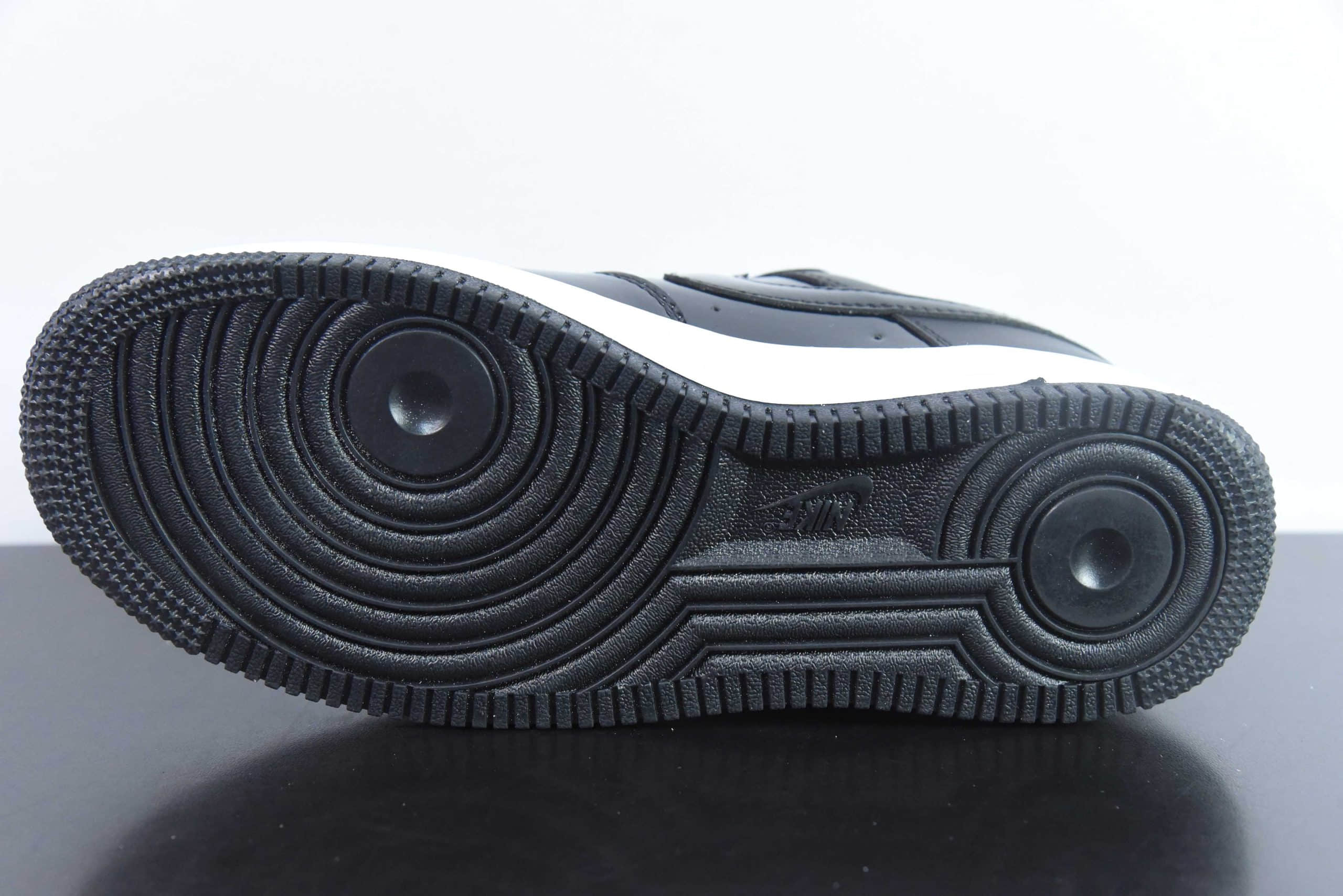 耐克Nike Air Force 1'07 Low 漆皮全黑空军一号低帮休闲板鞋纯原版本 货号：AH6827-001 