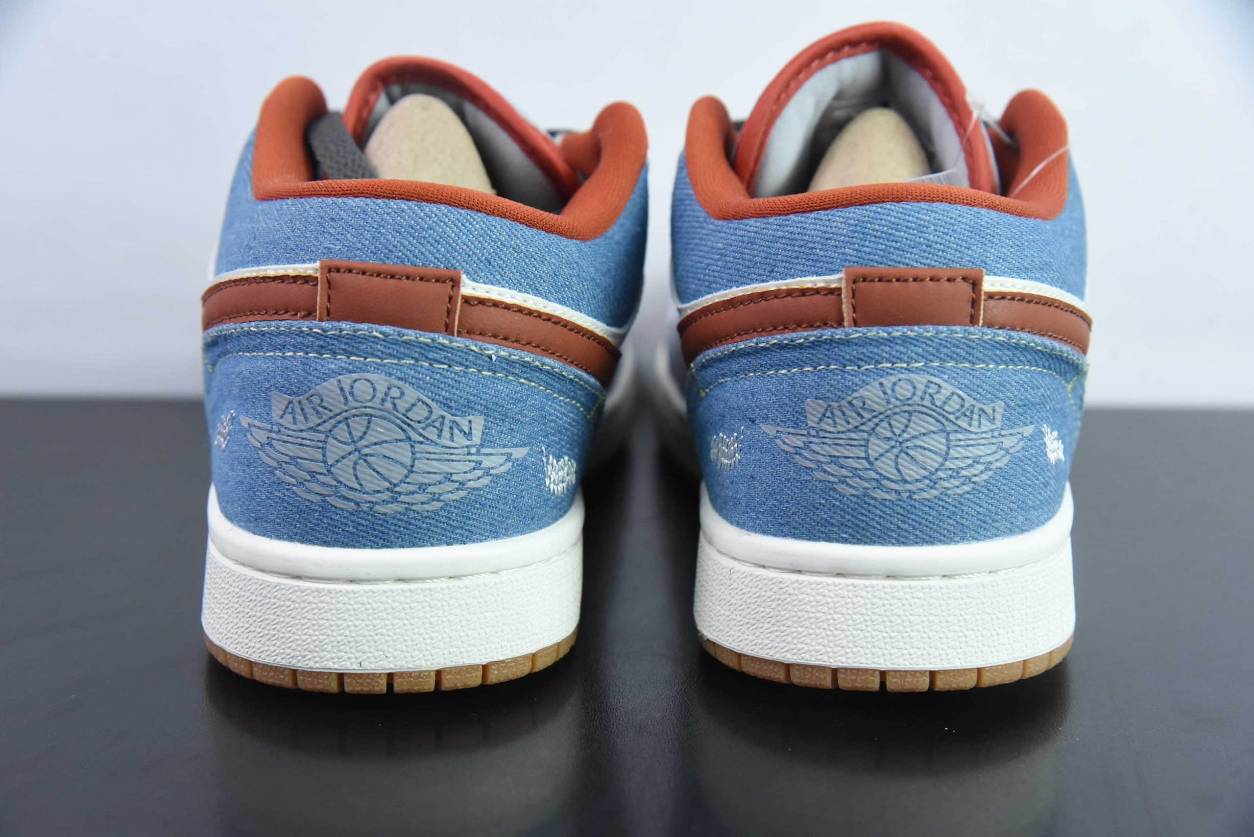 乔丹Air Jordan 1 Low AJ1白蓝橙刺子绣低帮复古文化篮球鞋纯原版本 货号：FZ5045-091 