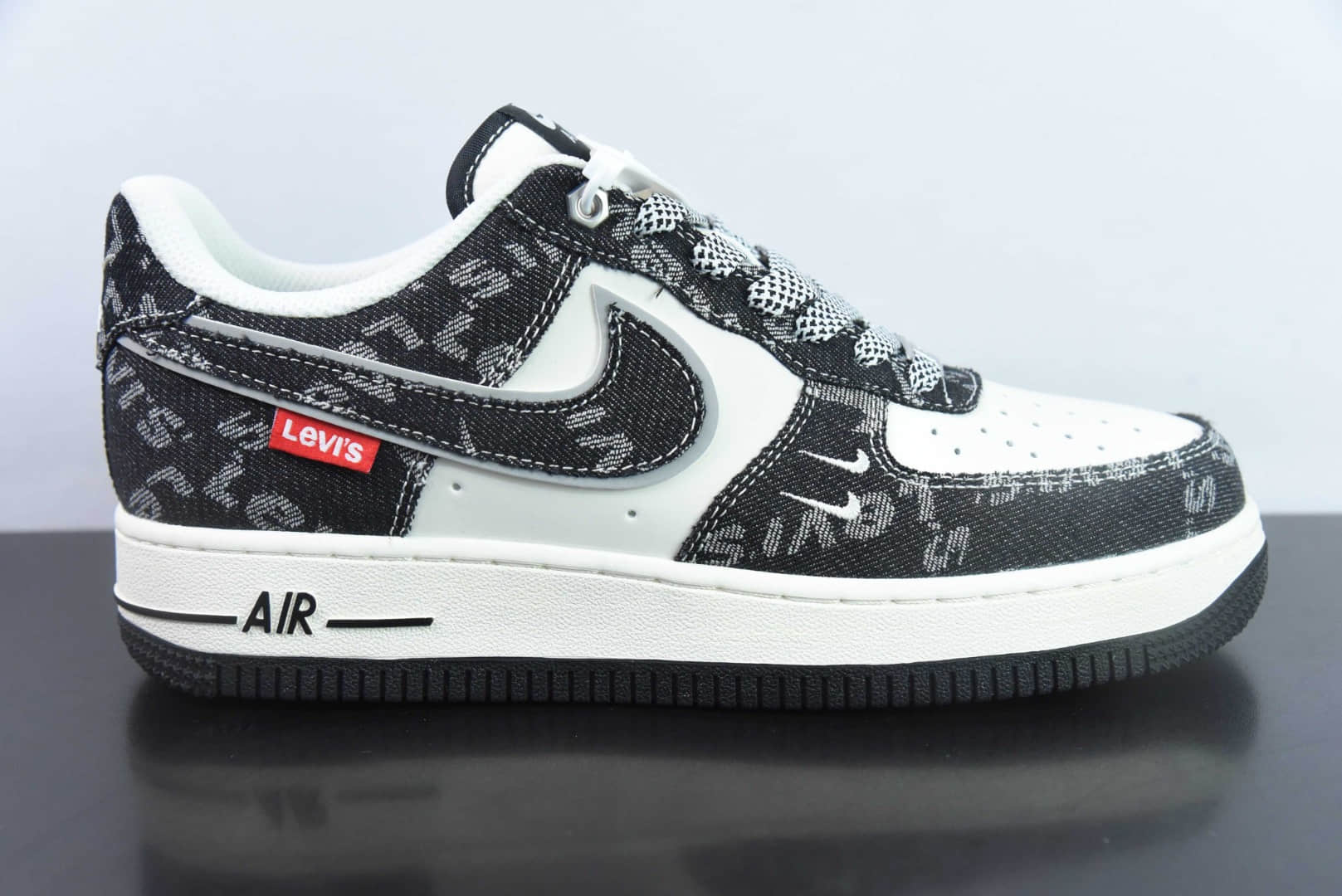 耐克Nike Air Force 1'07 Low 李维斯联名双勾米黑牛仔空军一号低帮休闲板鞋纯原版本 货号：SJ6698-001 