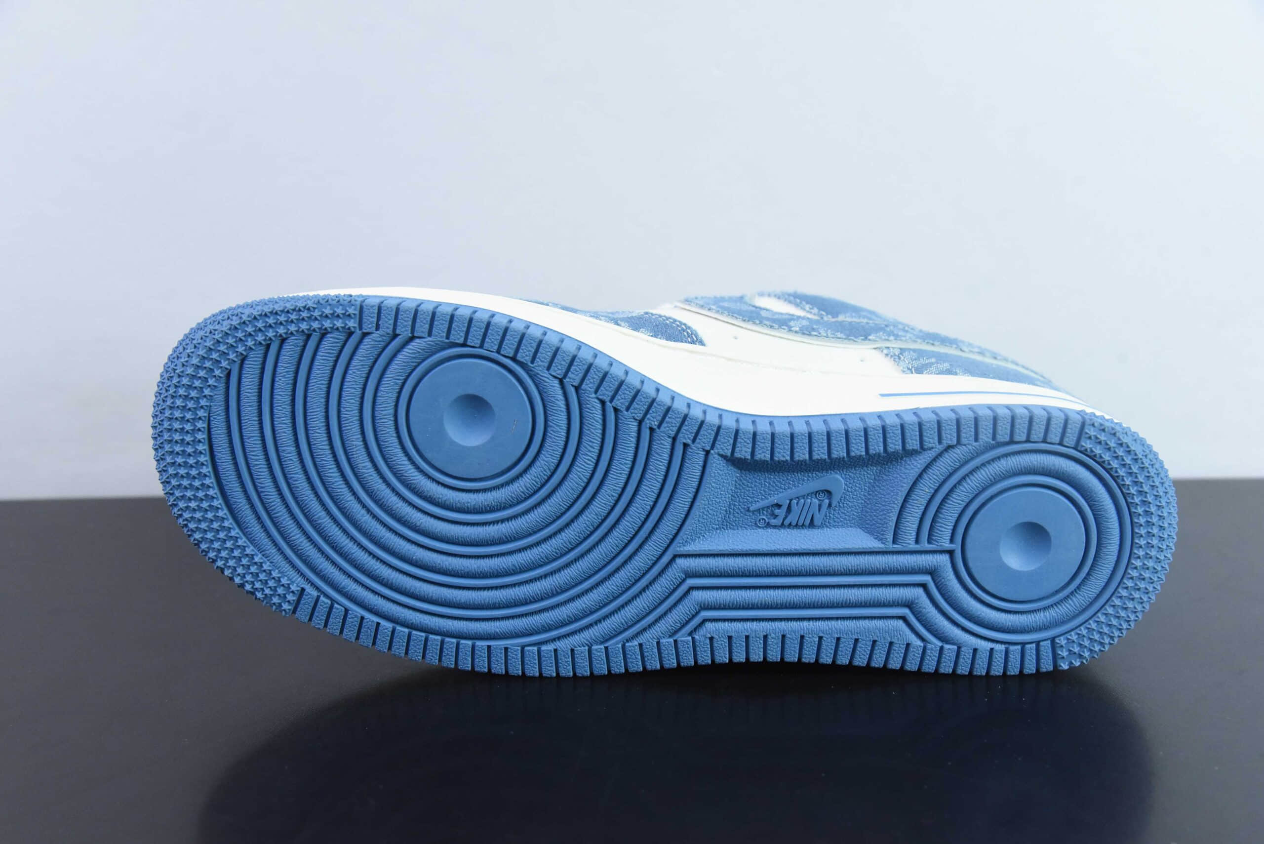 耐克Nike Air Force 1'07 Low 李维斯联名天蓝牛仔空军一号低帮休闲板鞋纯原版本 货号：SJ6698-003