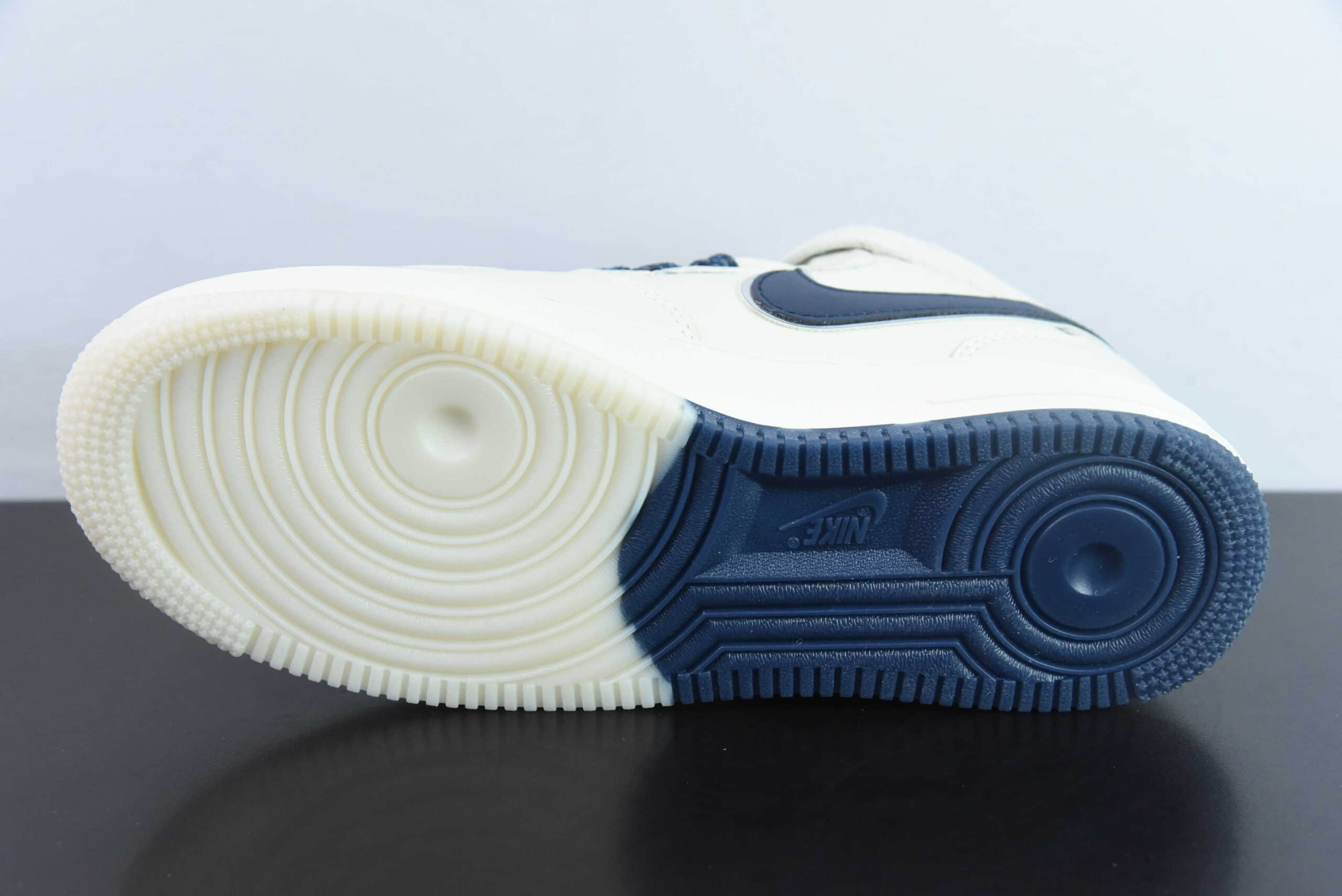 耐克Nike Air Force 1 MID 米深蓝双色底满天星空军一号中帮休闲板鞋纯原版本 货号：XL0236-233