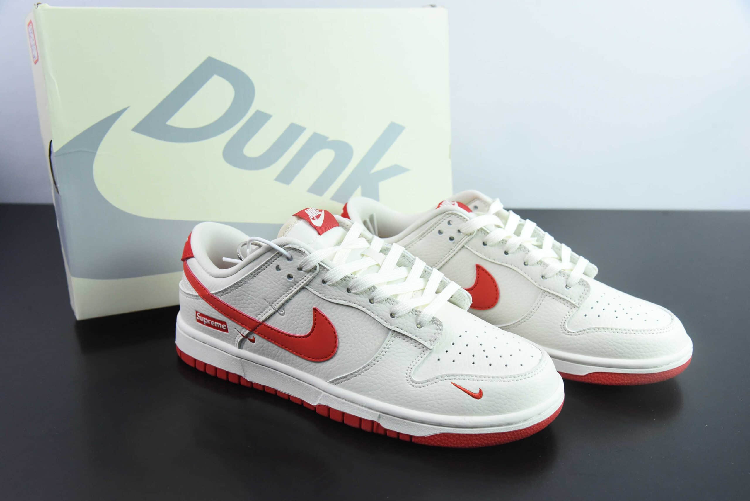 耐克Nike SB Dunk Low Supreme联名米白红勾周年高端定制SB低帮休闲板鞋纯原版本 货号：KK1688-031