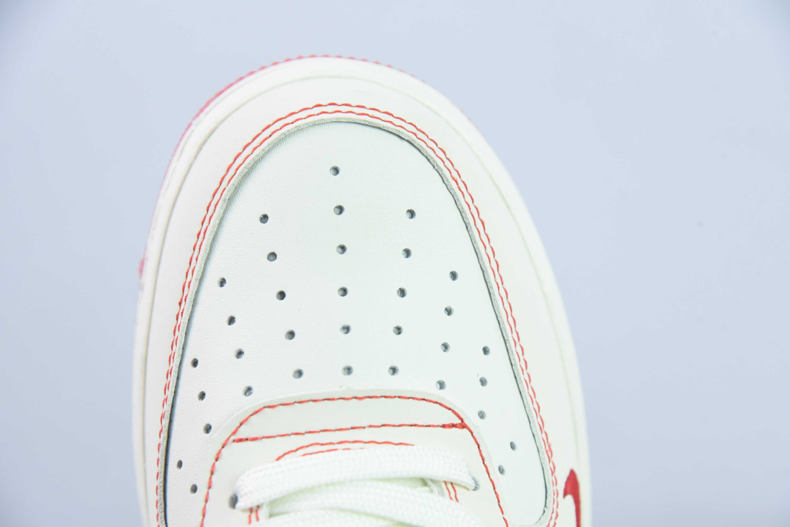 耐克NIke Air Force 1 '07 Low 川久保玲联名米白红线空军一号低帮运动休闲鞋纯原版本 货号：KK3333-001